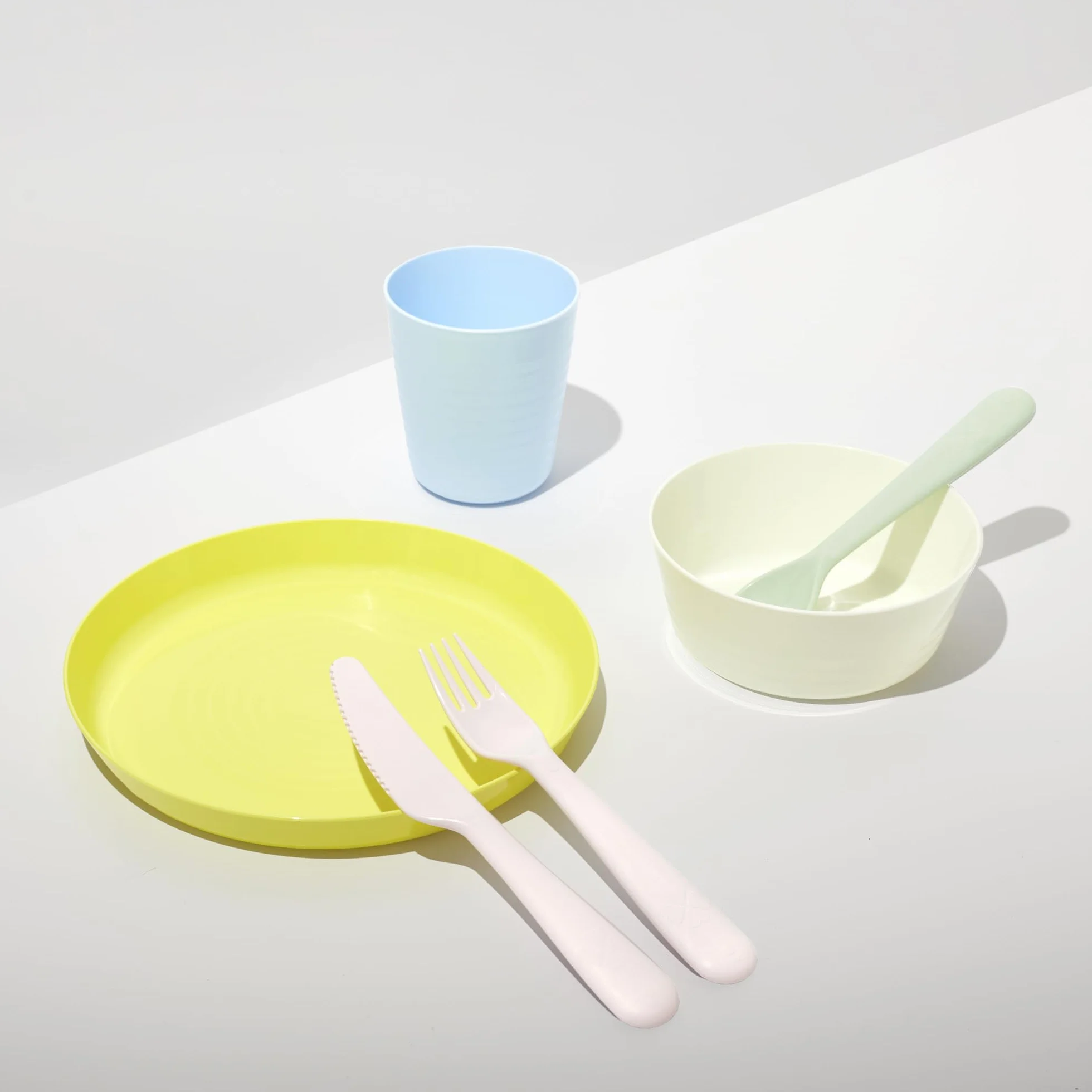 Ikea Kalas Zestaw plastikowych naczyń bez BPA dla dzieci pastelowe kolory