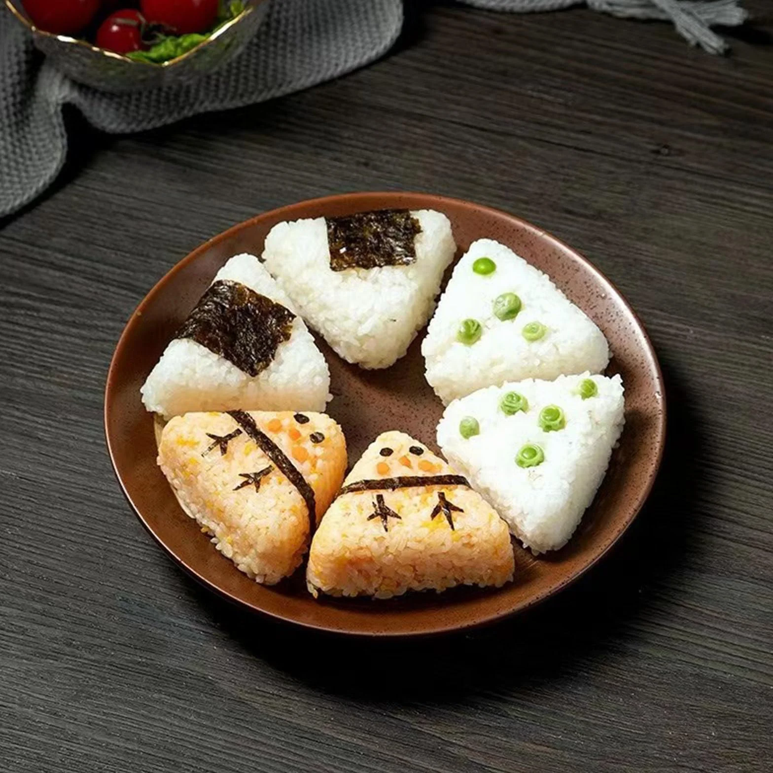 Forma onigiri, 6 w 1 Trójkątne formy onigiri do sushi, składana forma DIY na ryżowe kulki, łatwa do transportu, Nadaje się do wyrobu miseczek do serwowania algowych ryżowych kul i sushi (Niebieski)
