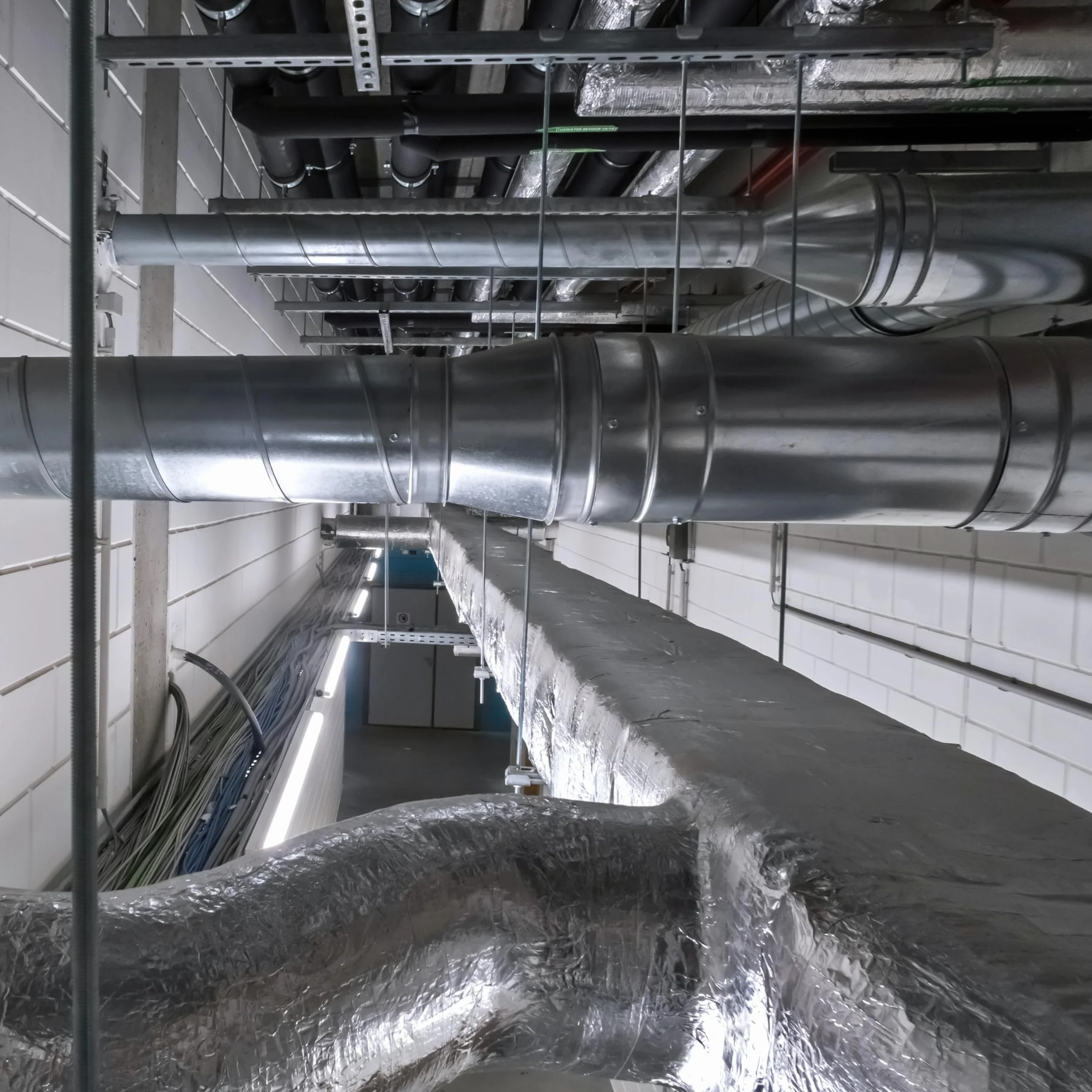 ISOLATECH Taśma Aluminiowa 50mm x 45m - Odporna na Wysoką Temperaturę Taśma Uszczelniająca do Izolacji, Uszczelniania i Naprawy Rur, Przewodów i Kabli