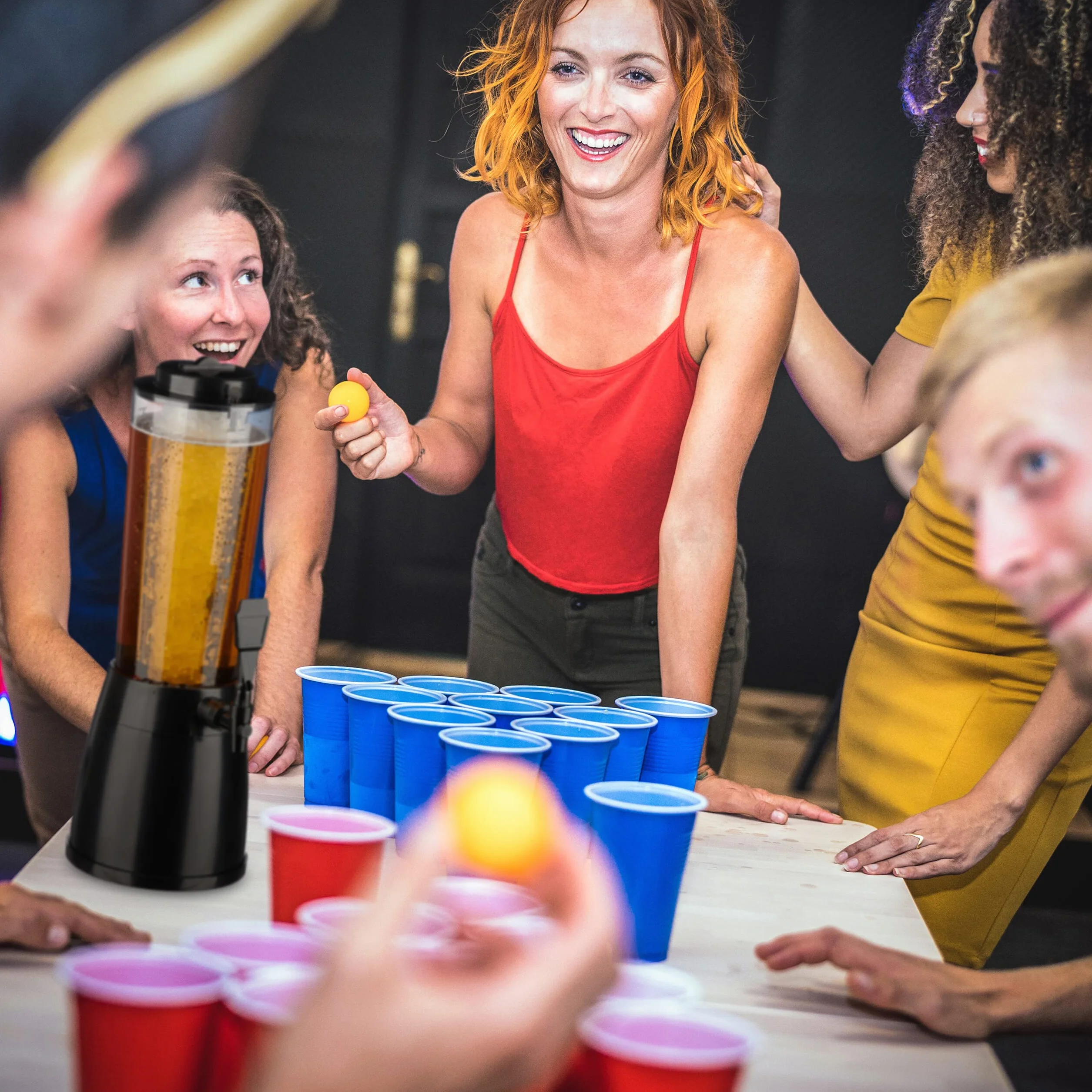 Relaxdays Kolumna do piwa z kranikiem, 2,5 l, dozownik napojów z chłodzeniem, wieża piwna, ogród, kolumna do dystrybutora, przezroczysta/czarna