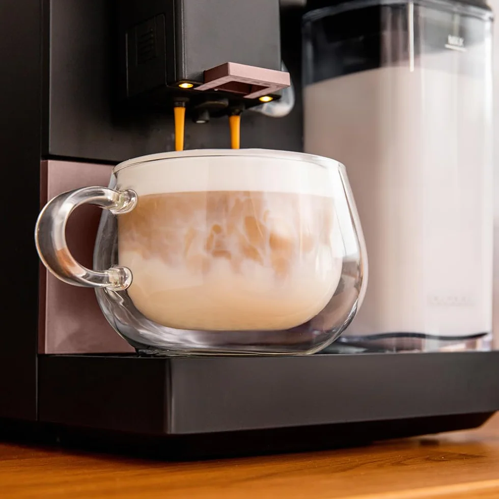 Cecotec Ręczny ekspres do kawy i cappuccino Cremmaet Compactccino Connected Black Rose. 30 odmian, zbiornik na mleko 400 ml, zbiornik na wodę 1,1 l, ekran TFT, 19 barów, termoblok