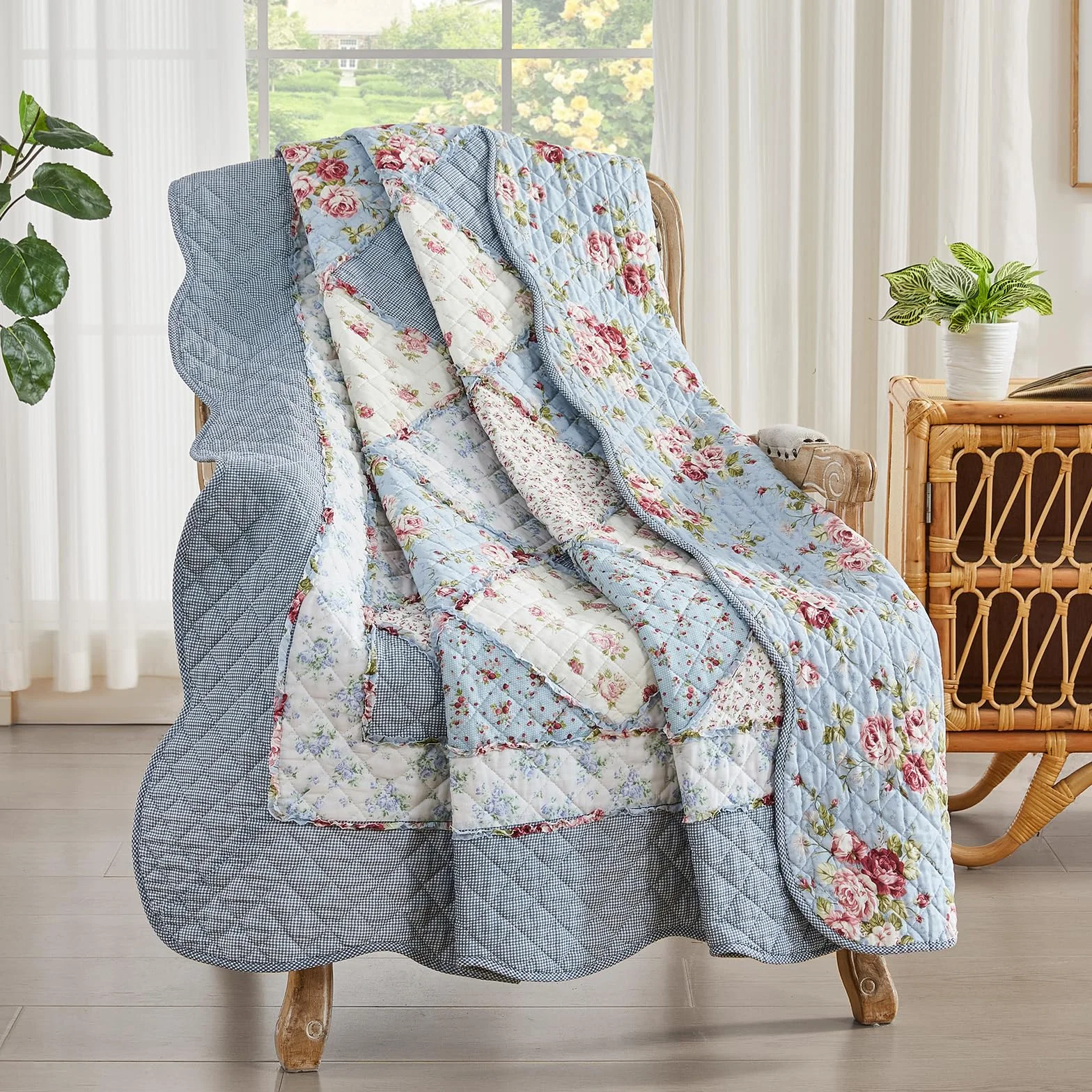Qucover Pojedyncza narzuta na łóżko niebieska miękka bawełniana patchworkowa kołdra narzuta na łóżko 150 x 200 cm kwiatowa pikowana narzuta pojedyncza na sofę
