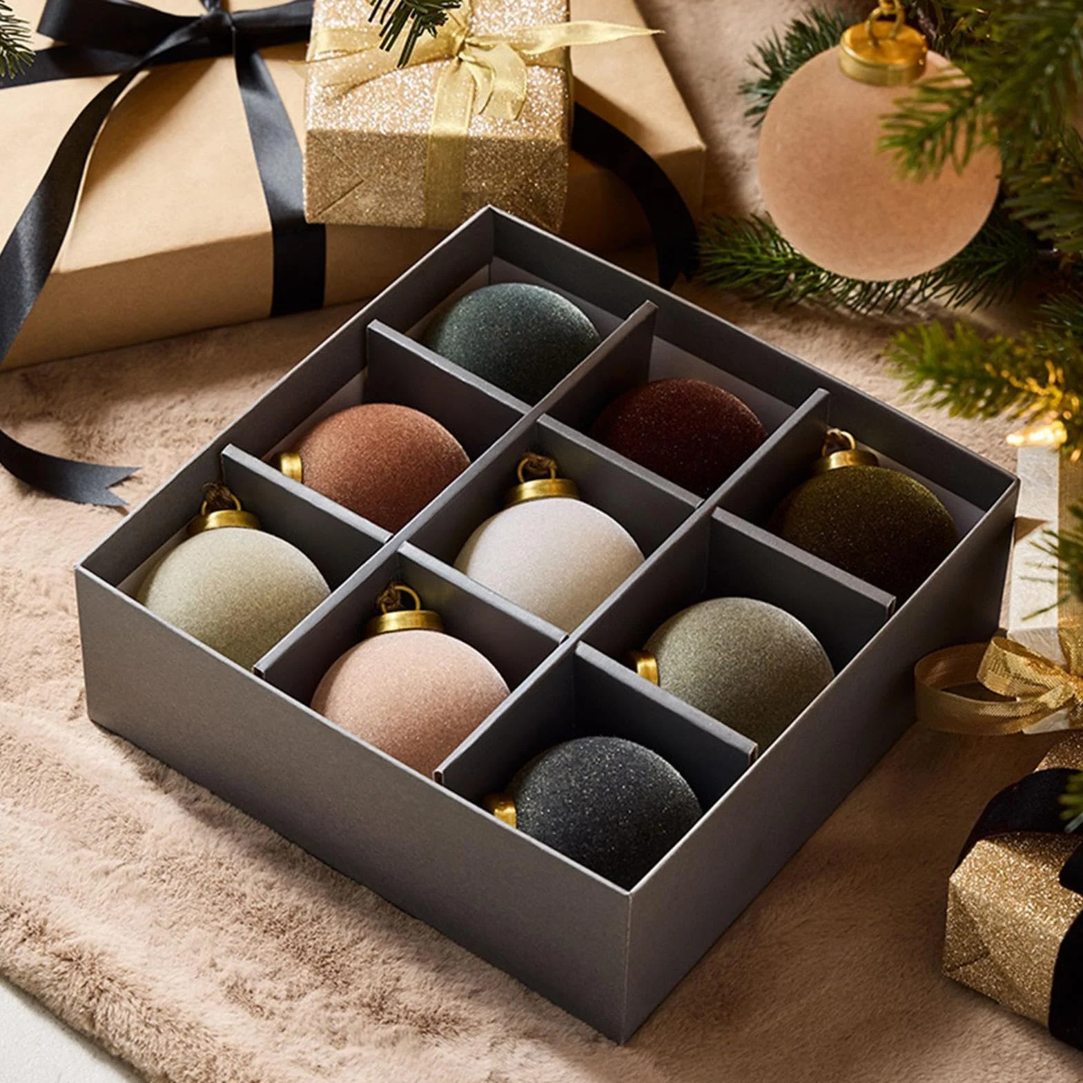 Flocked Ball Ornament, aksamitne ozdoby świąteczne, świąteczne kule, kreatywne ozdoby świąteczne, 3,15 cala płaskie, aksamitne, kreatywne błyszczące błyszczące ozdoby świąteczne do wystroju domu
