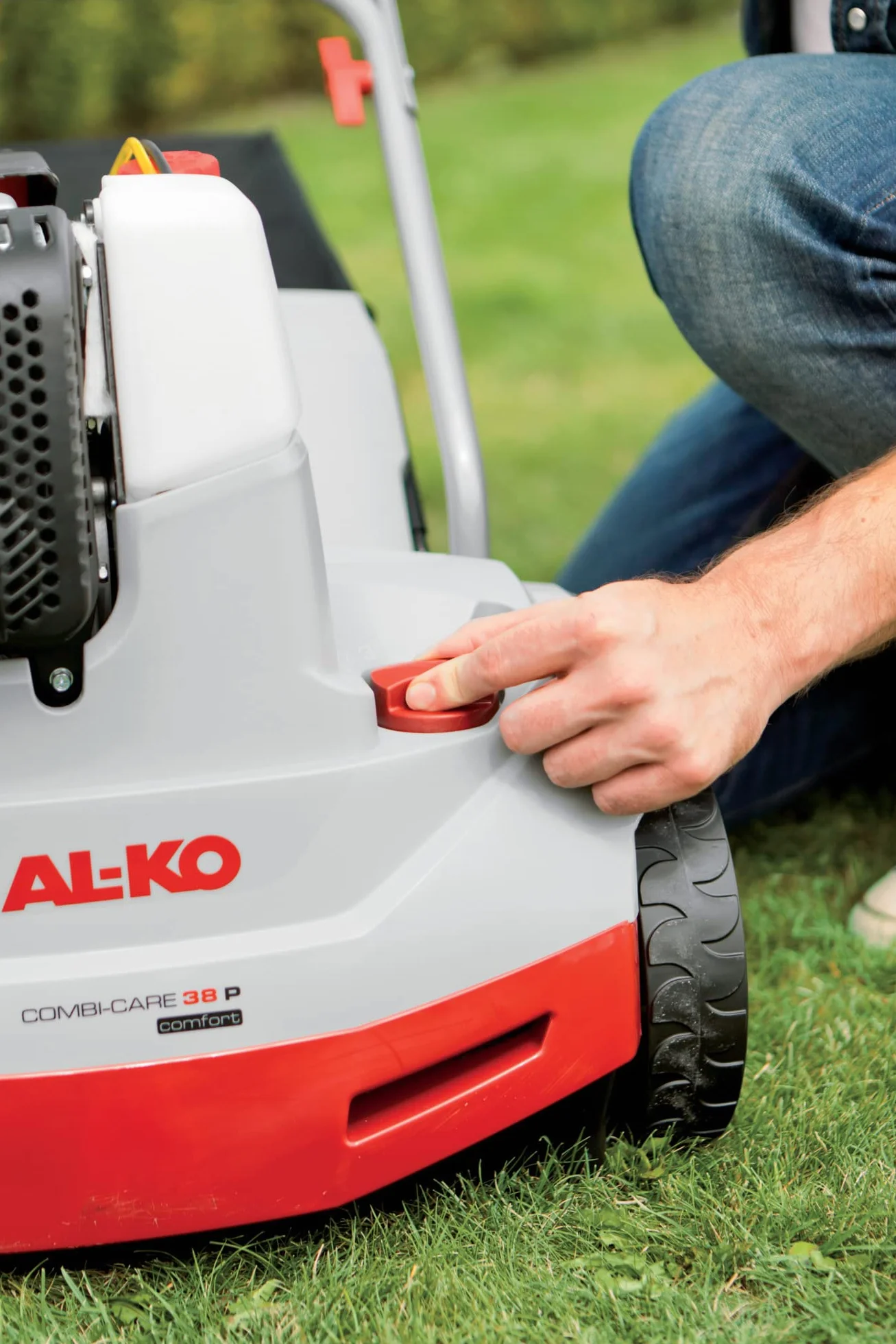AL-KO Wertykulator spalinowy Combi Care 38 P Comfort (szerokość robocza 38 cm, moc silnika 1,3 kW, funkcja 3INONE), w zestawie kosz na trawę, do powierzchni do 1200 m²)