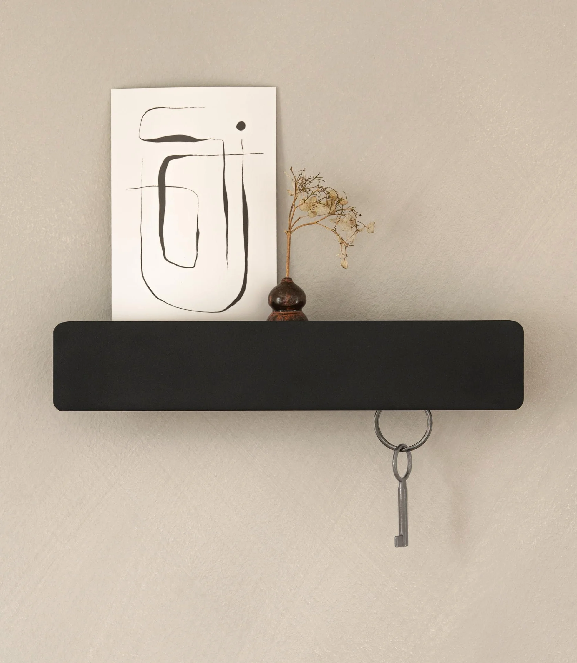 Kazai. Tablica na klucze 'Kian' | Minimalistyczny design haka z Berlina | Nowoczesny metalowy uchwyt z półką | Regał jako mebel do przedpokoju na ścianę | Czarny