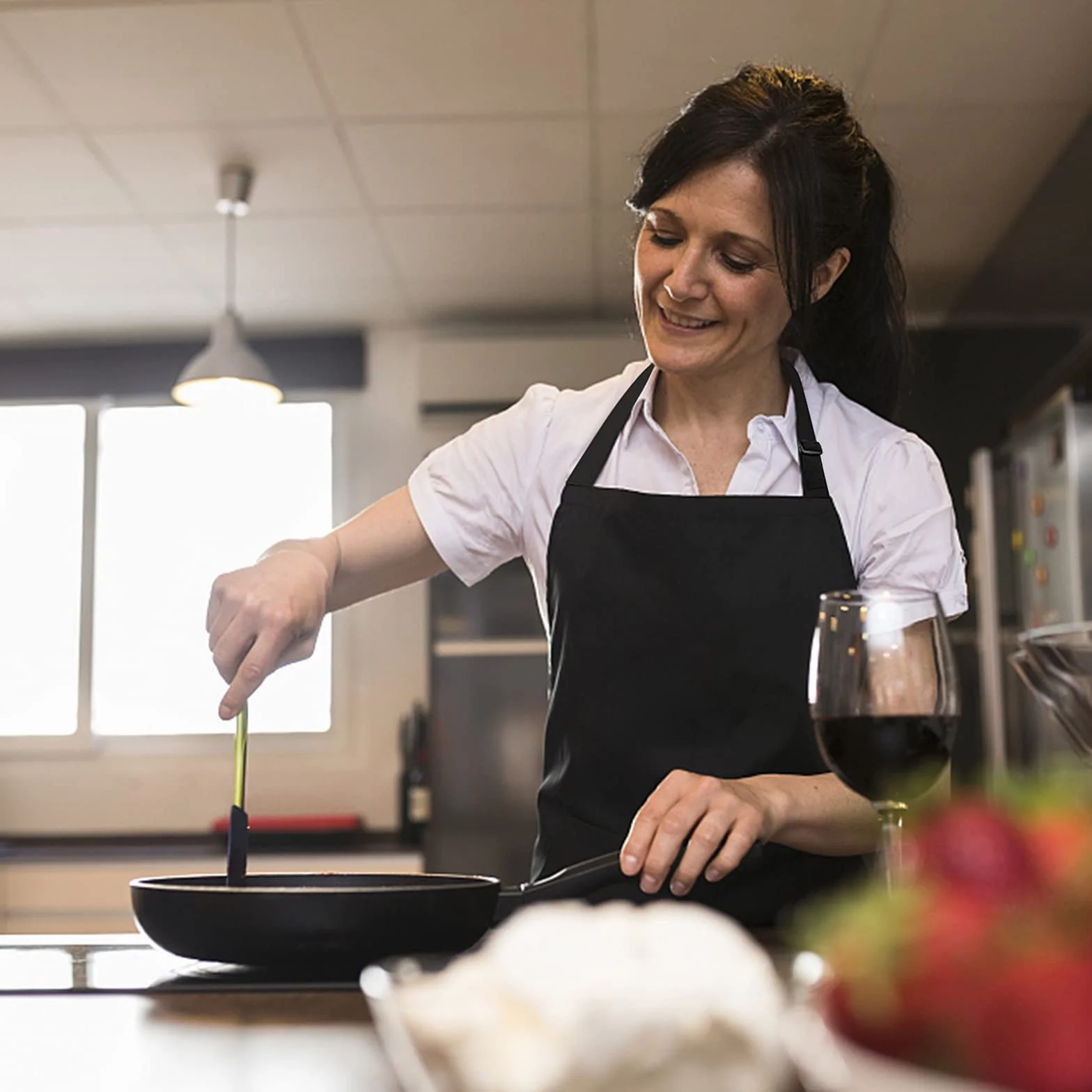Fartuch kuchenny dla kobiet i mężczyzn, 2 sztuki, regulowany fartuch kuchenny z 2 kieszeniami, fartuch do pieczenia, fartuch grillowy, wodoodporny fartuch dla dorosłych, do kuchni, prac ogrodowych,