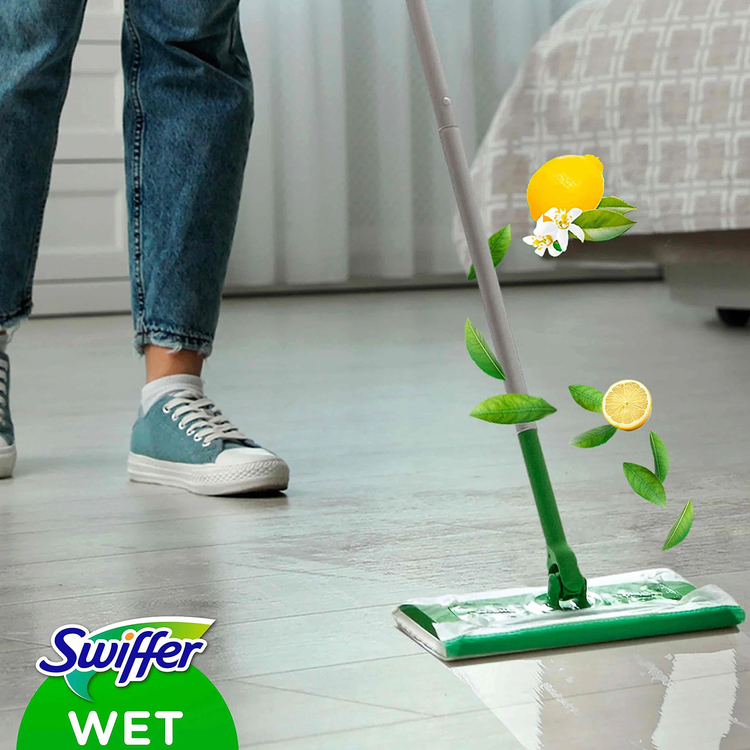 Swiffer Chusteczki na mokro, 12 chusteczek czyszczących, do zamiatania, łapania kurzu, chusteczki zatrzymują kurz i brud