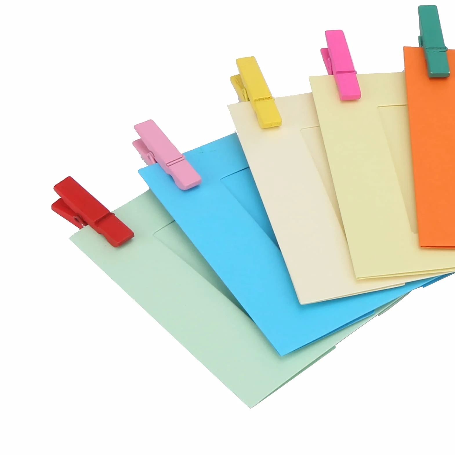 Papierowa Ramka na Zdjęcia do dla Instax Mini, 10 Szt. 3-calowa Ramka na Zdjęcia z Tektury Diy z Drewnianymi Klipsami i Sznurkiem, Wielokolorowe Wiszące Ramki do Zdjęć, do Wystroju Domu/Szkoły