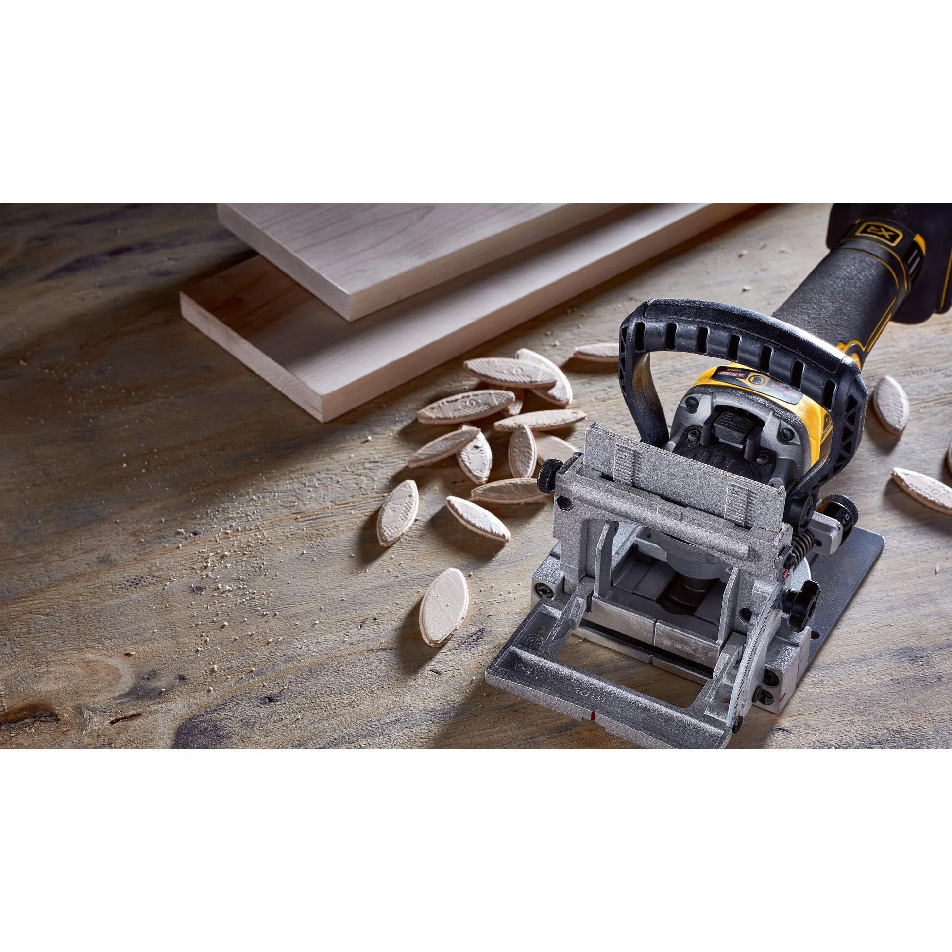 DEWALT DCW682NT-XJ 18V XR BL foremka do ciastek - goła jednostka w pudełku T-STAK Kitbox