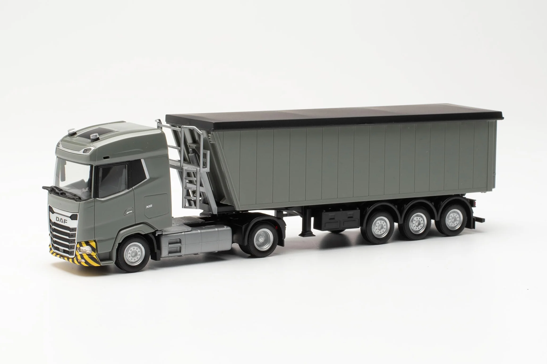 herpa Model ciężarówki DAF XG podsiodłowy, miniaturowy w skali 1:87, artykuł kolekcjonerski, wyprodukowano w Niemczech, tworzywo sztuczne