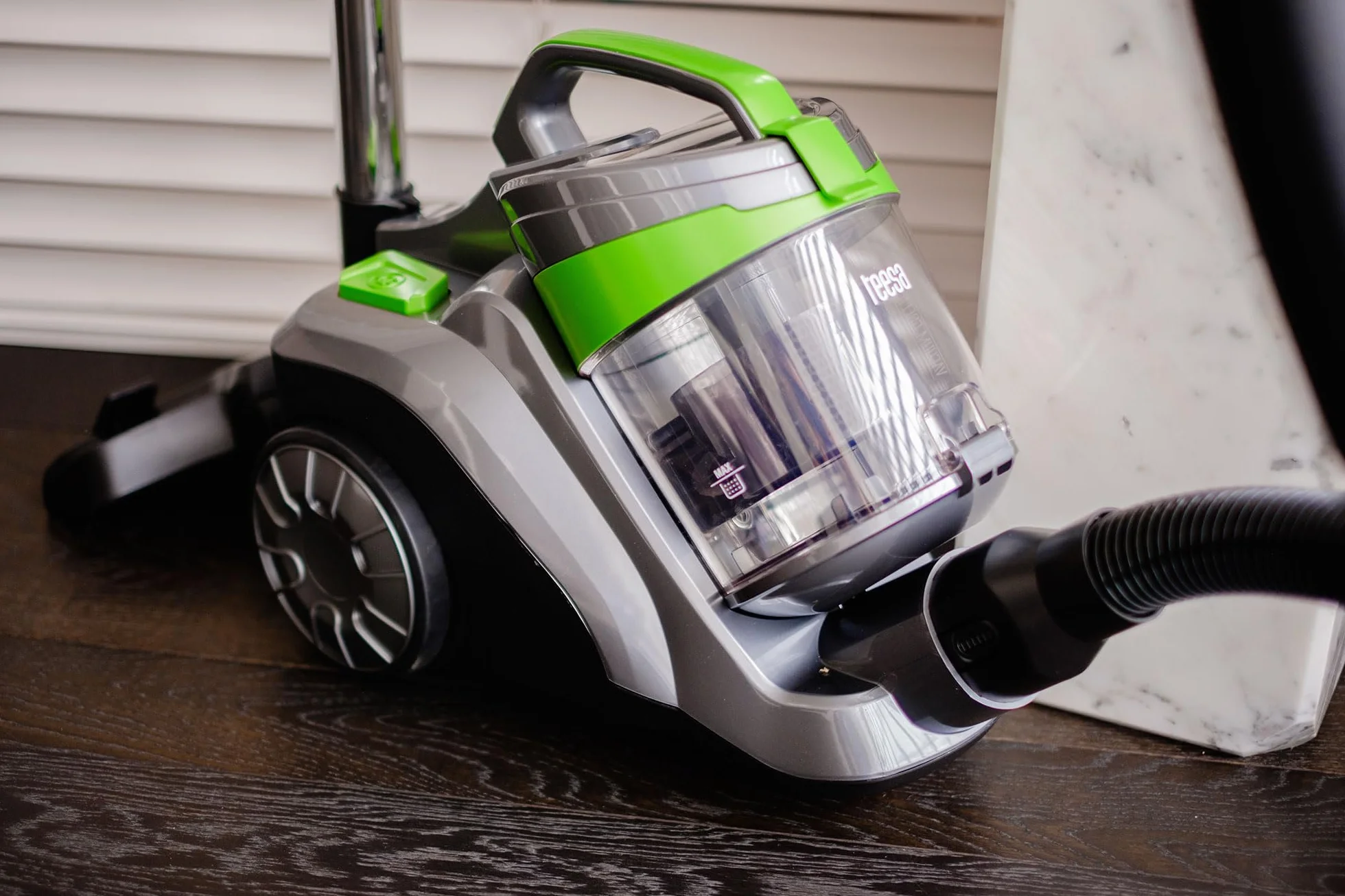 Teesa Odkurzacz Bezworkowy VACUUM GREEN 700 W Automatyczne Zwijanie Kabla Filtr HEPA TSA5015