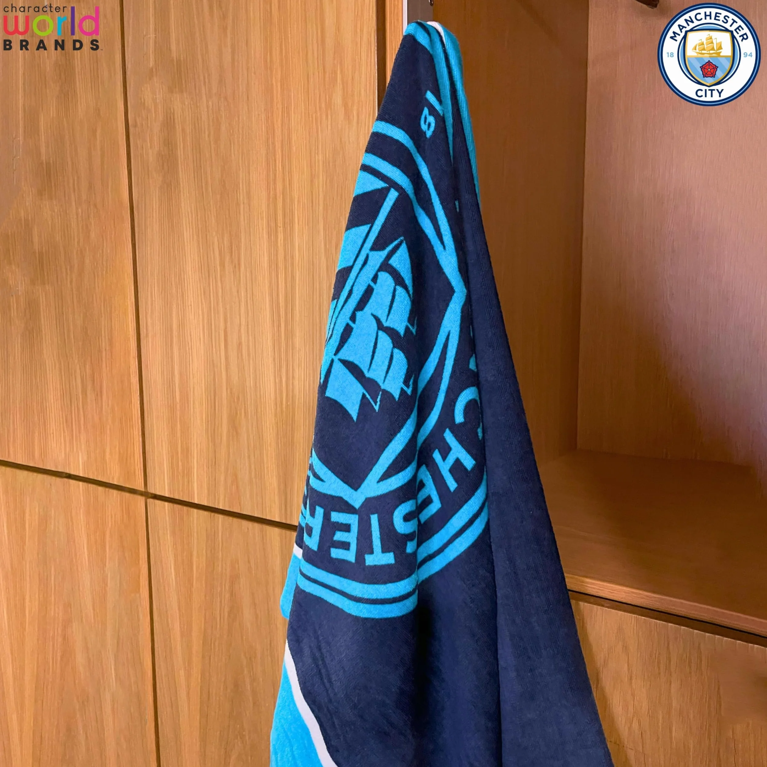 MANCHESTER CITY Ręcznik FC | Super miękki w dotyku, wzór klubu piłkarskiego | idealny do domu, wanny, plaży i basenu, jeden rozmiar 75 cm x 150 cm | 100% bawełna