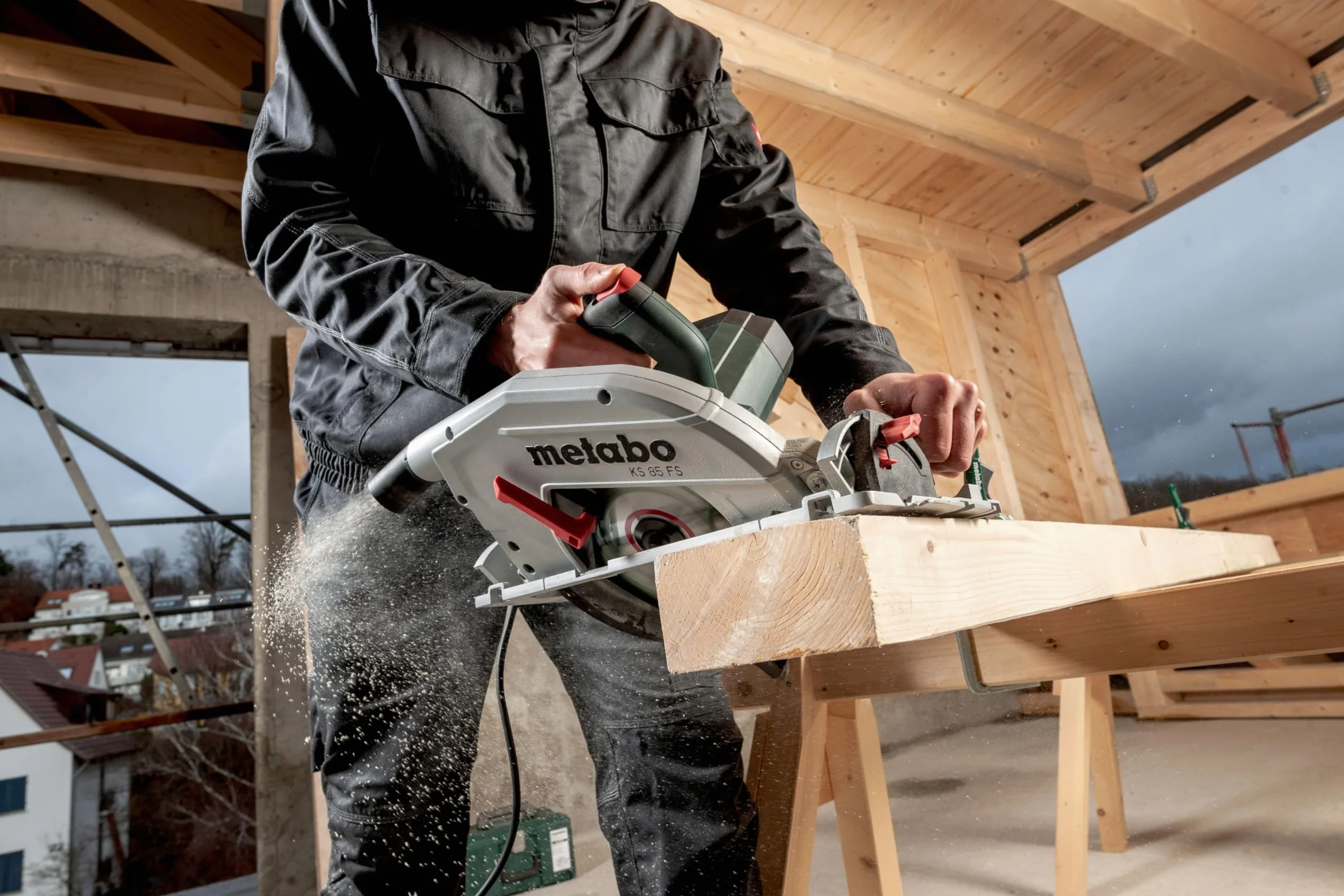 Metabo Ręczna piła tarczowa KS 85 FS (piła z brzeszczotem ø 235 mm, 2000 W, prędkość cięcia 55 m/s, długość kabla 4 m, z walizką) 601085500