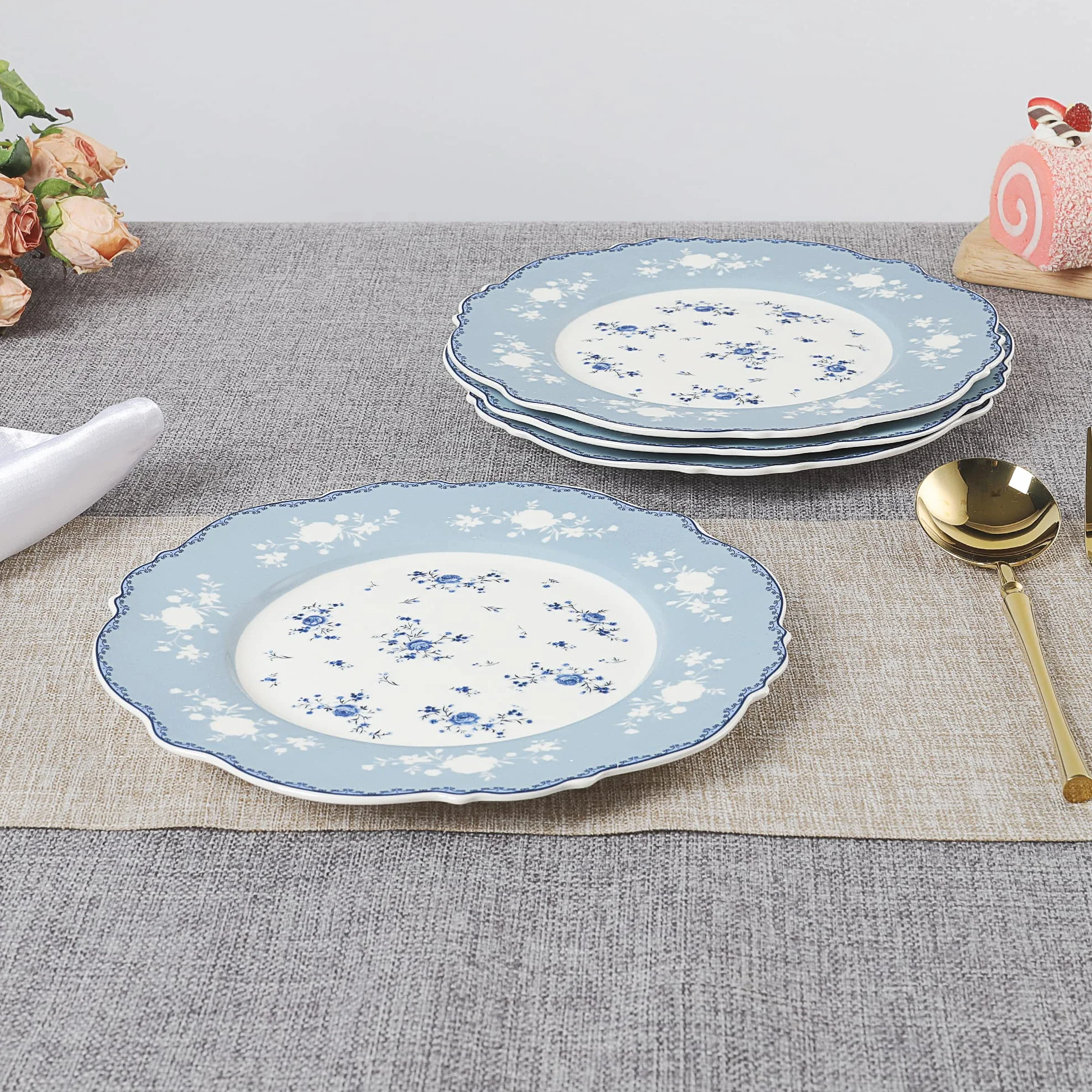 fanquare Zestaw 4 porcelanowych talerzy deserowych, 20,8 cm, małe talerze ceramiczne, niebieskie kwiaty, zestaw naczyń ze złotym brzegiem