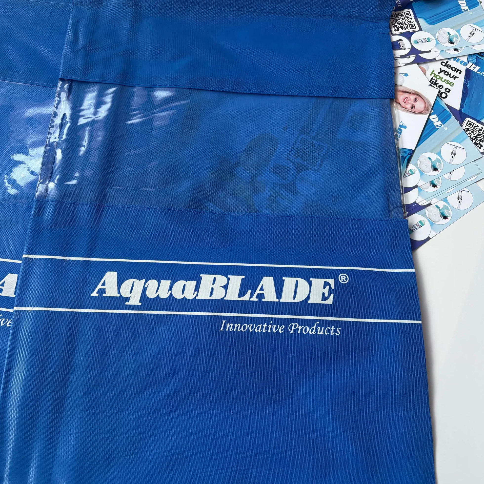 Aquablade® W THE ORIGINAL | Silikonowa wycieraczka z zbiornikiem | Zestaw do czyszczenia okien | Profesjonalna jakość | HS CODE 9603909900 REX Customs Authorification N° ITREXIT04942720287