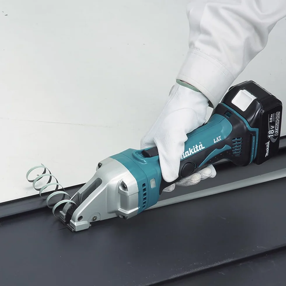 Makita Akumulatorowe nożyce do blachy 1,6 mm 18 V / 5,0 Ah, 2 akumulatory i ładowarka w MAKPAC, DJS161RTJ