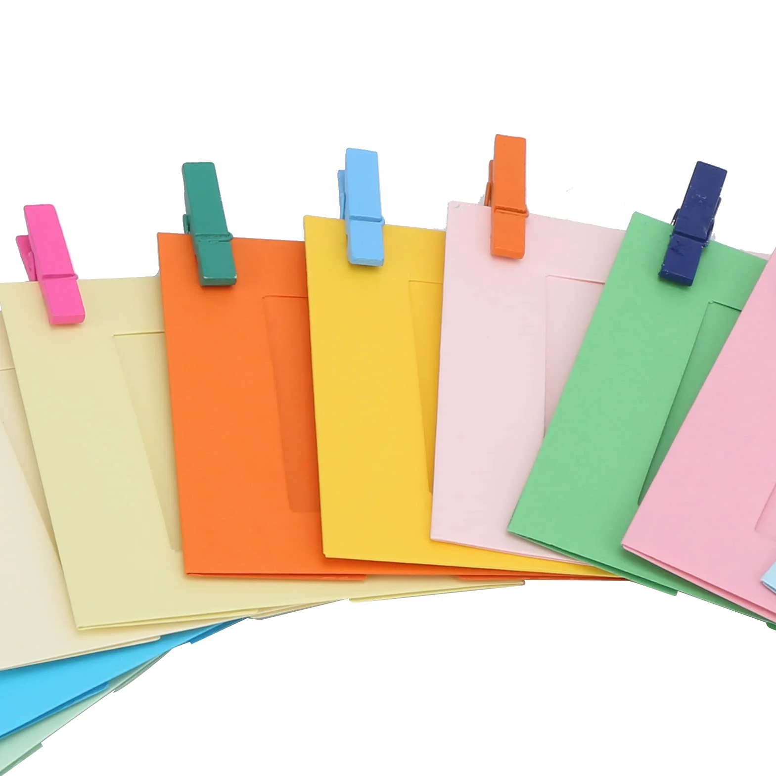 Papierowa Ramka na Zdjęcia do dla Instax Mini, 10 Szt. 3-calowa Ramka na Zdjęcia z Tektury Diy z Drewnianymi Klipsami i Sznurkiem, Wielokolorowe Wiszące Ramki do Zdjęć, do Wystroju Domu/Szkoły