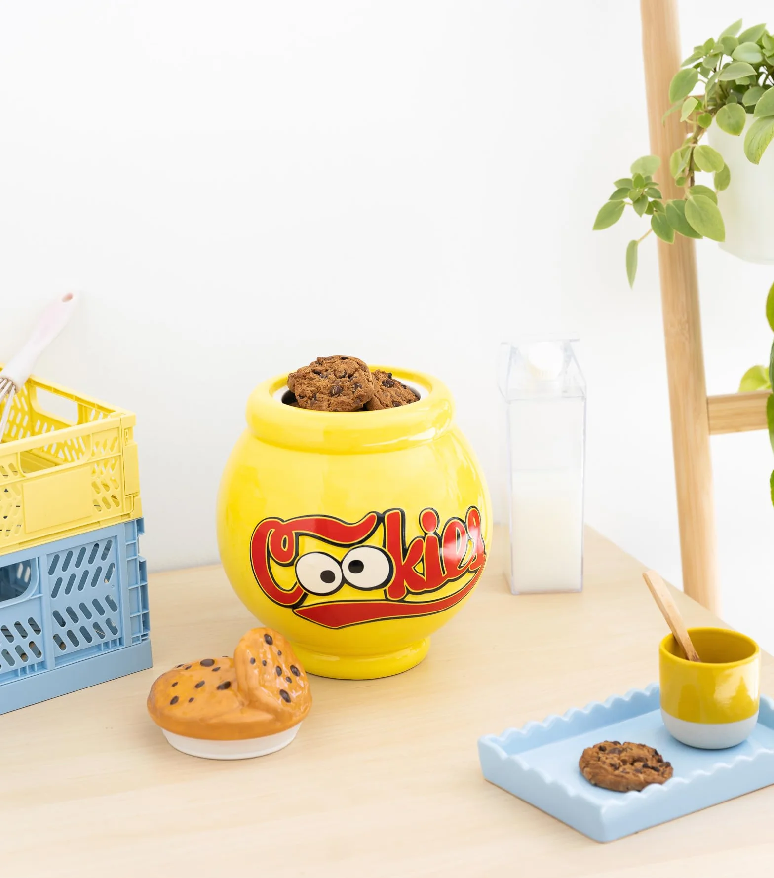 Grupo Erik Sesame Street Cookie Jar with Lid 20.5 x 21.1 x 26 cm Airtight Food Storage Container Cookie Monster