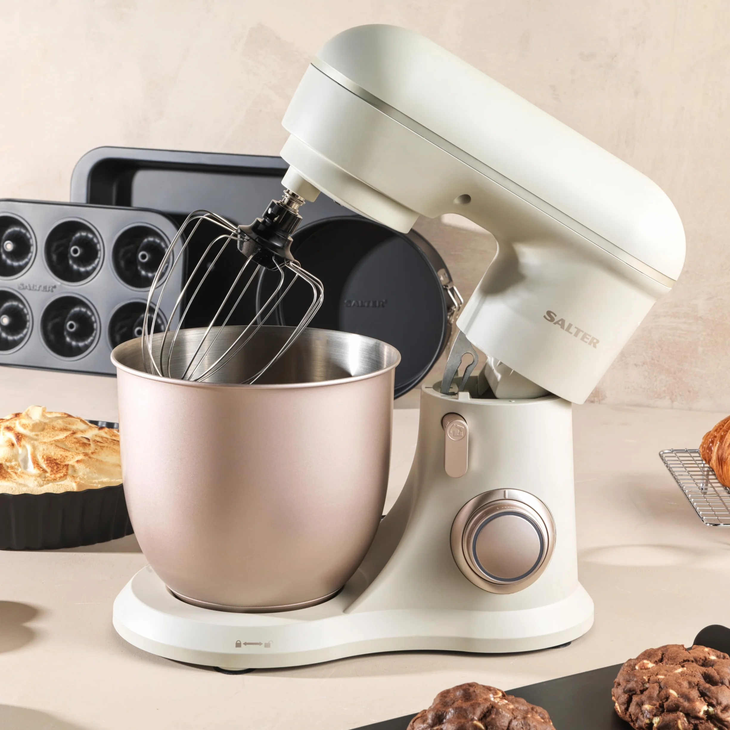 Salter Bakes Stand Mixer – Electric Baking Whisk, 10 Speeds with Pulse Setting, 4 Litre Mixing Bowl, Planetary Mixing Action, Splash Guard, Whisk, Dough Hook, and Beater Attachments, 1300W