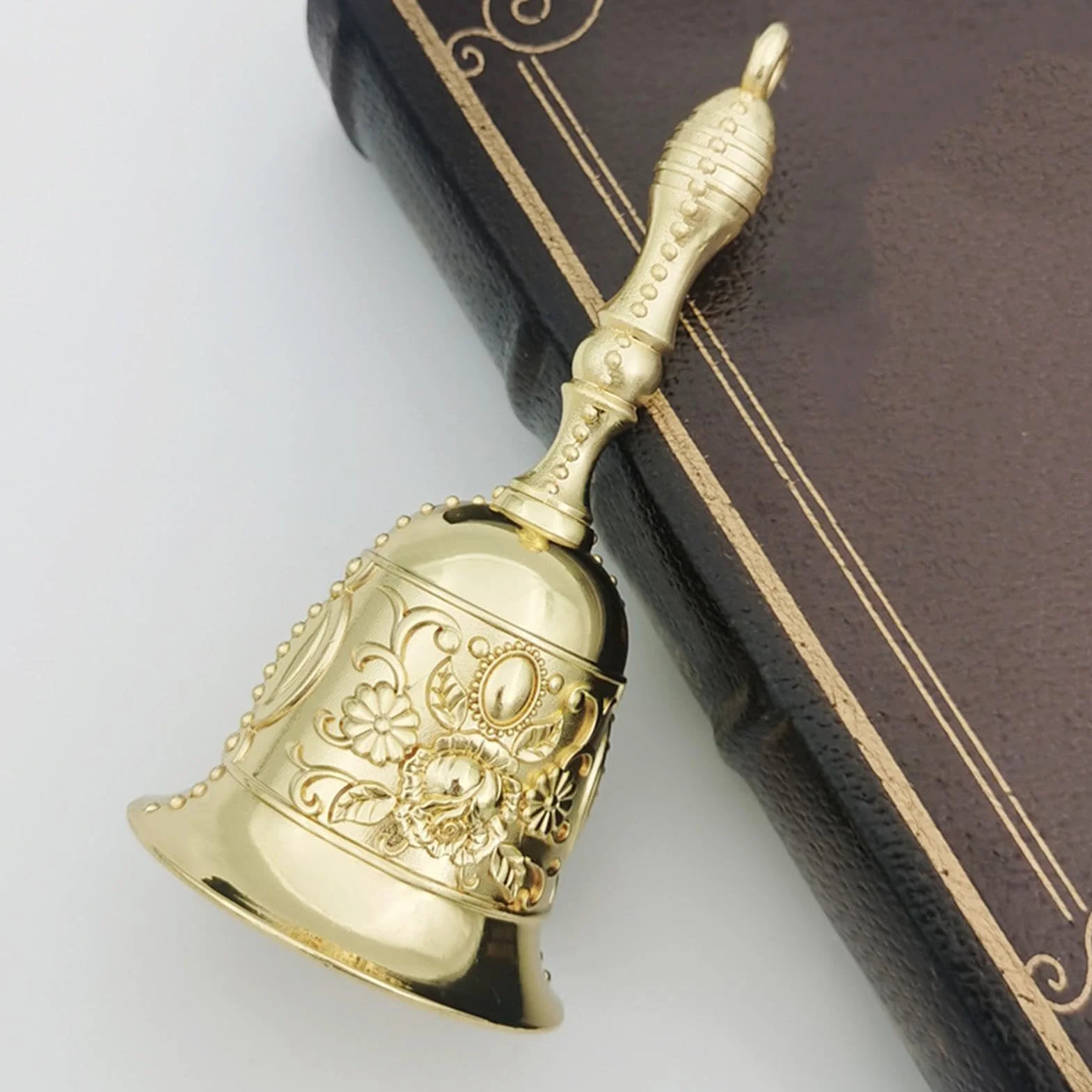 Vintage Dzwonek awaryjny | Luksusowy mosiężny dzwon | Estetyczny mosiężny dzwonek | Hotel Design Vintage Dzwonek na biurko Elegancki dzwonek ślubny Dzwonek kościelny z wypukłością cl