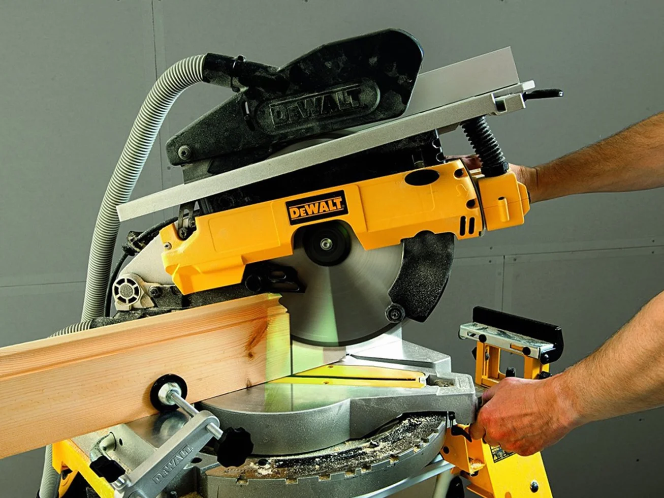 Dewalt Piła Ukośnica, 1600 W, 220 V, Wielokolorowy, ‎66 x 56 x 45 cm; 19.5 kg, 1 Sztuka