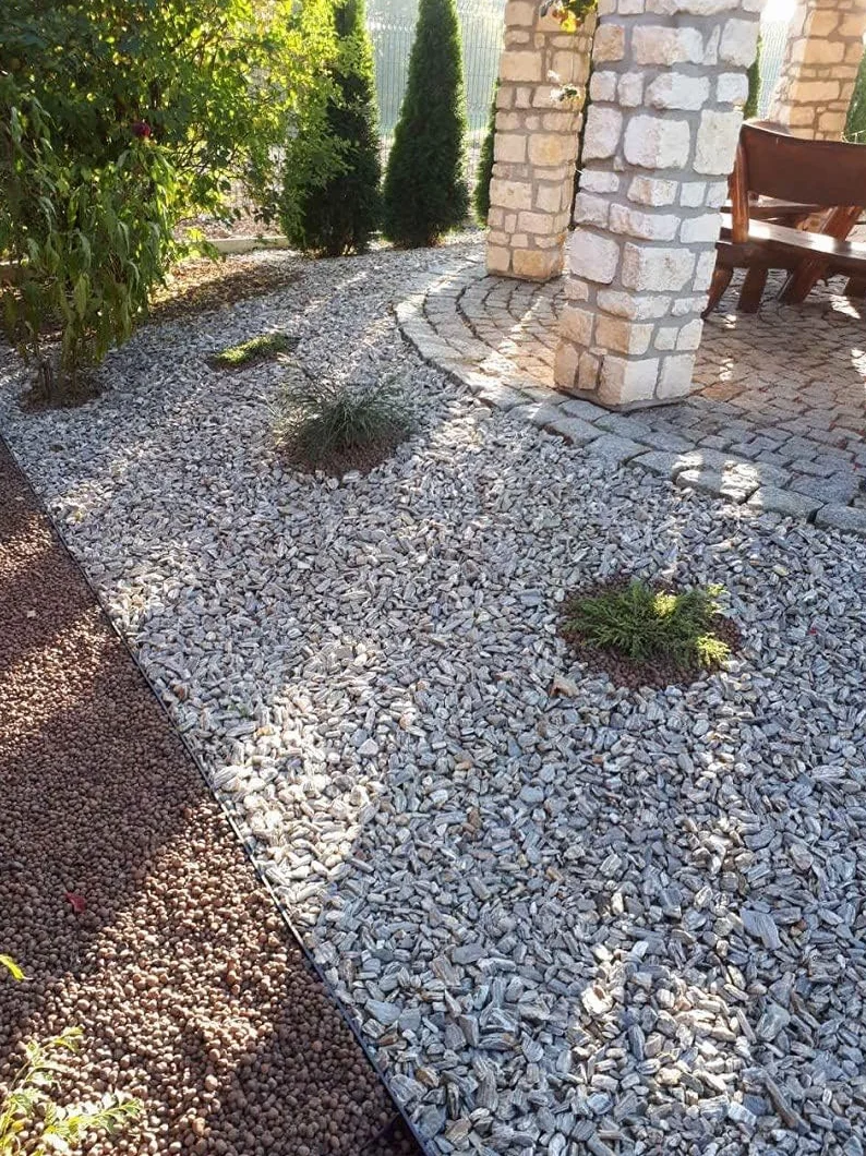 WDB Elastyczne obrzeże trawnika z tworzywa sztucznego – długość 20 m 4 cm wysokości – z 40 gwoździami mocującymi – kolor czarny – RAL 9005
