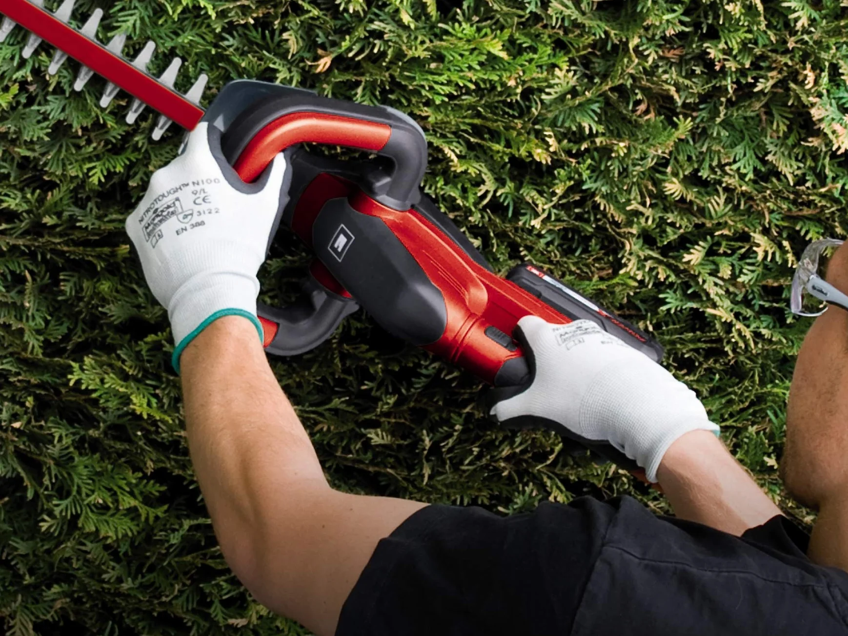 Einhell Akumulatorowe nożyce do żywopłotu GC-CH 1846 Li Kit Power X-Change (18 V, 46 cm długość cięcia, 15 mm rozstaw zębów, ergonomiczny uchwyt, w tym 2,0 Ah akumulator i ładowarka)