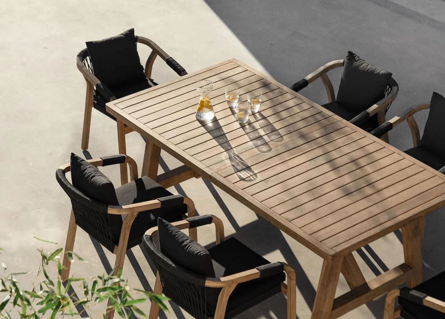 SKLUM Prostokątny stół ogrodowy 200-250-300x100 cm rozkładany z drewna akacjowego Dubai