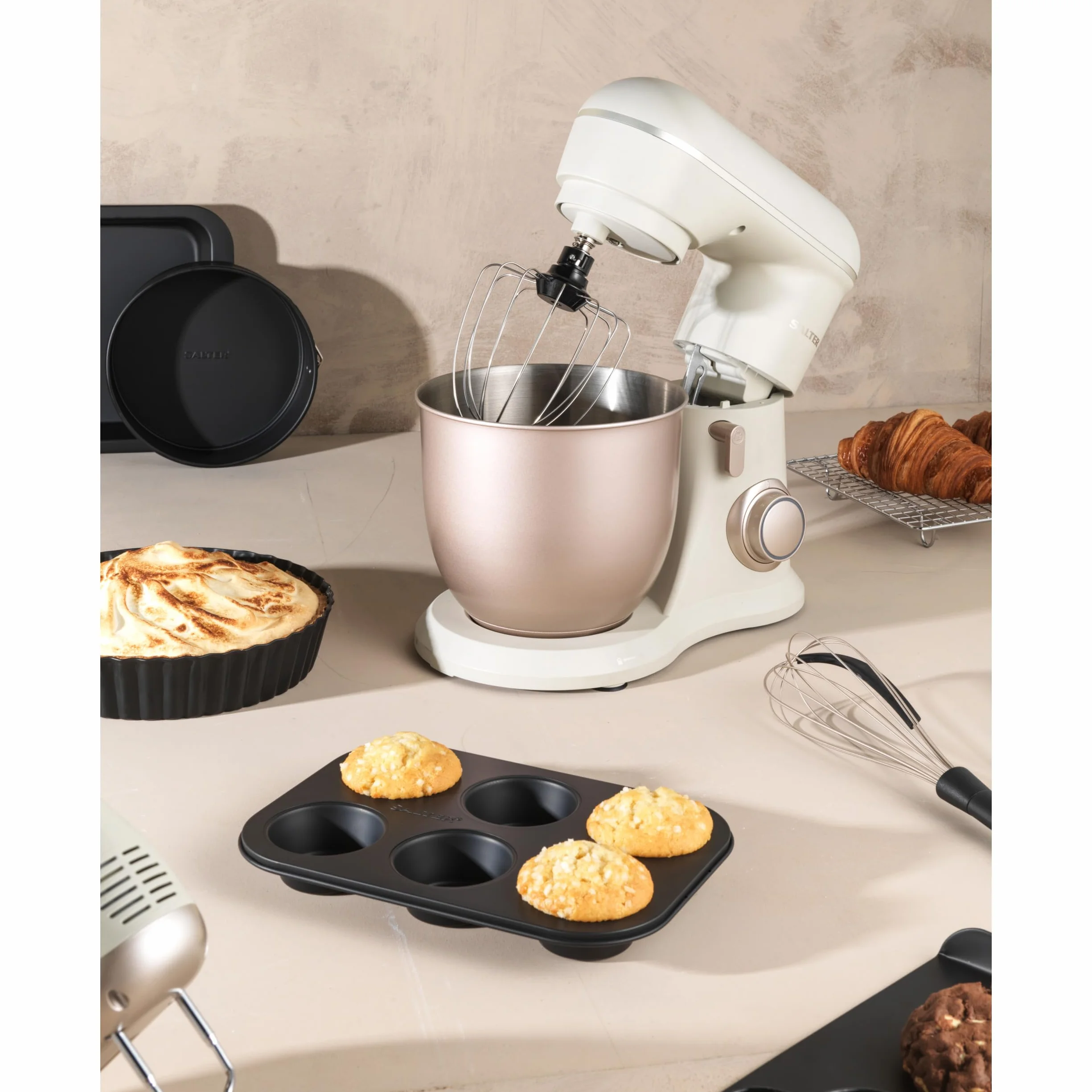 Salter Bakes Stand Mixer – Electric Baking Whisk, 10 Speeds with Pulse Setting, 4 Litre Mixing Bowl, Planetary Mixing Action, Splash Guard, Whisk, Dough Hook, and Beater Attachments, 1300W