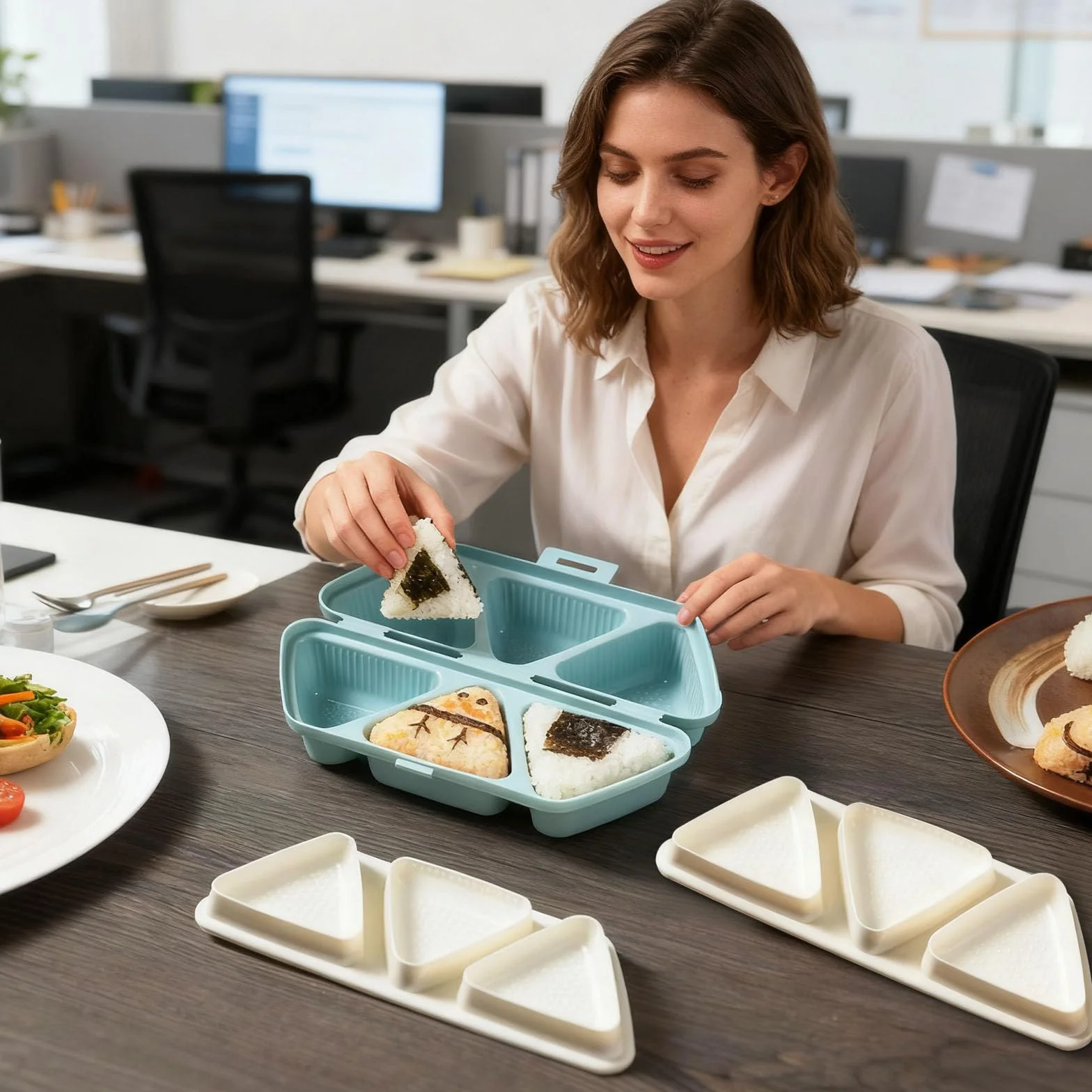 Forma onigiri, 6 w 1 Trójkątne formy onigiri do sushi, składana forma DIY na ryżowe kulki, łatwa do transportu, Nadaje się do wyrobu miseczek do serwowania algowych ryżowych kul i sushi (Niebieski)