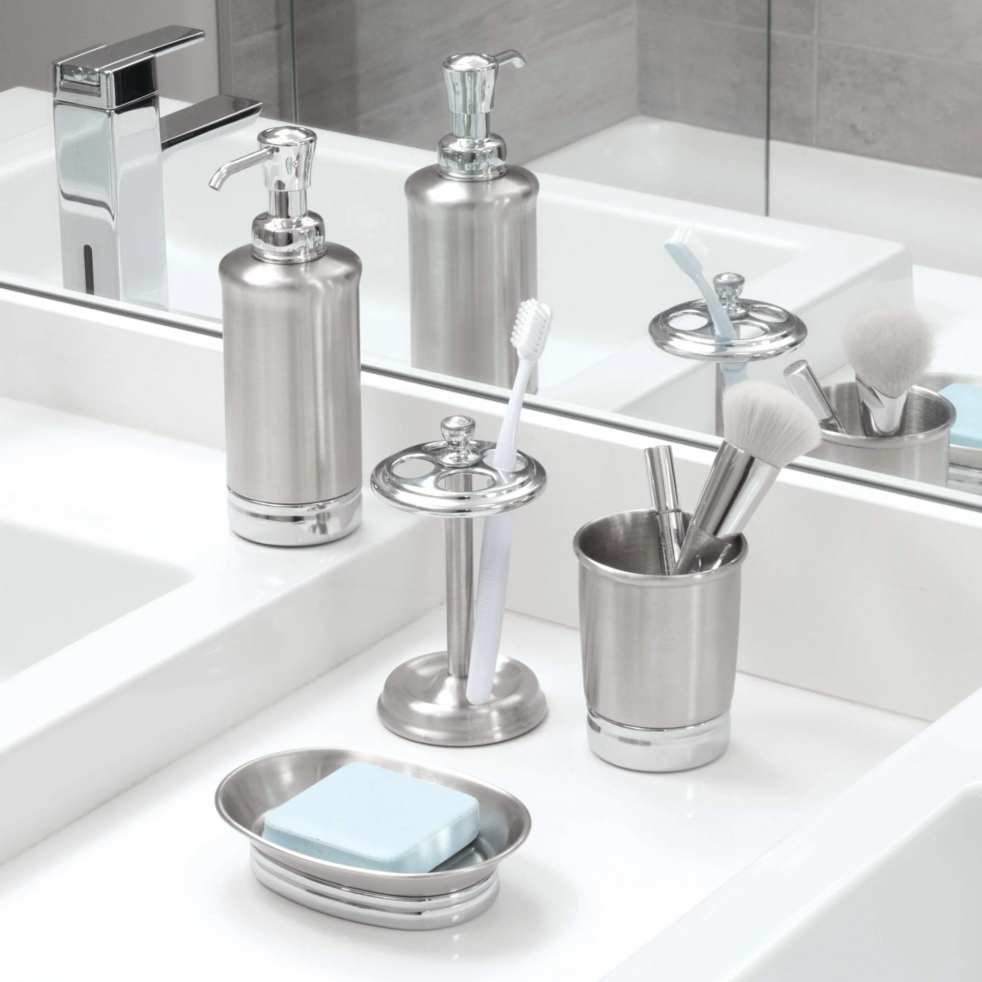 iDesign York Metal uchwyt na szczoteczki do zębów, piękny uchwyt do przechowywania kosmetyków ze stali nierdzewnej, kolor srebrny/matowy srebrny