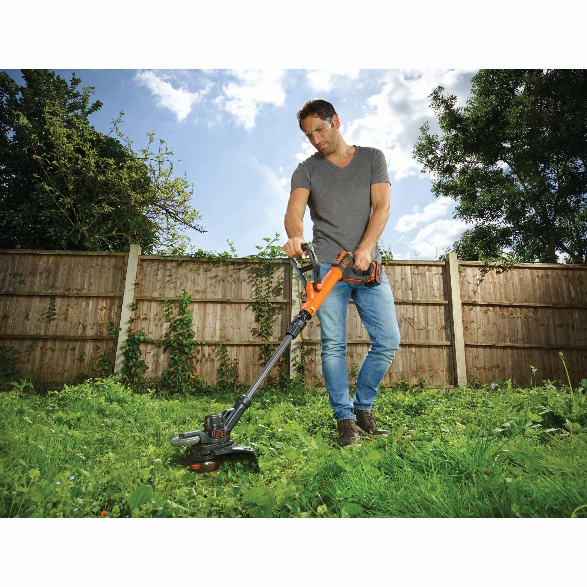 BLACK+DECKER, Powercommand, Power Select, STC1840EPC Podkaszarka akumulatorowa o szerokości cięcia 30 cm, 18V, 4.0 Ah, akumulator litowo-jonowy