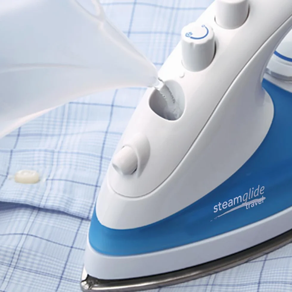 Russell Hobbs Żelazko parowe [830W, 10g zmienna para] Żelazko podróżne (kompaktowe i lekkie, dwunapięciowe 110/240 V, zbiornik na wodę 80ml, stopa ze stali nierdzewnej, regulacja temperatury) 22470-56
