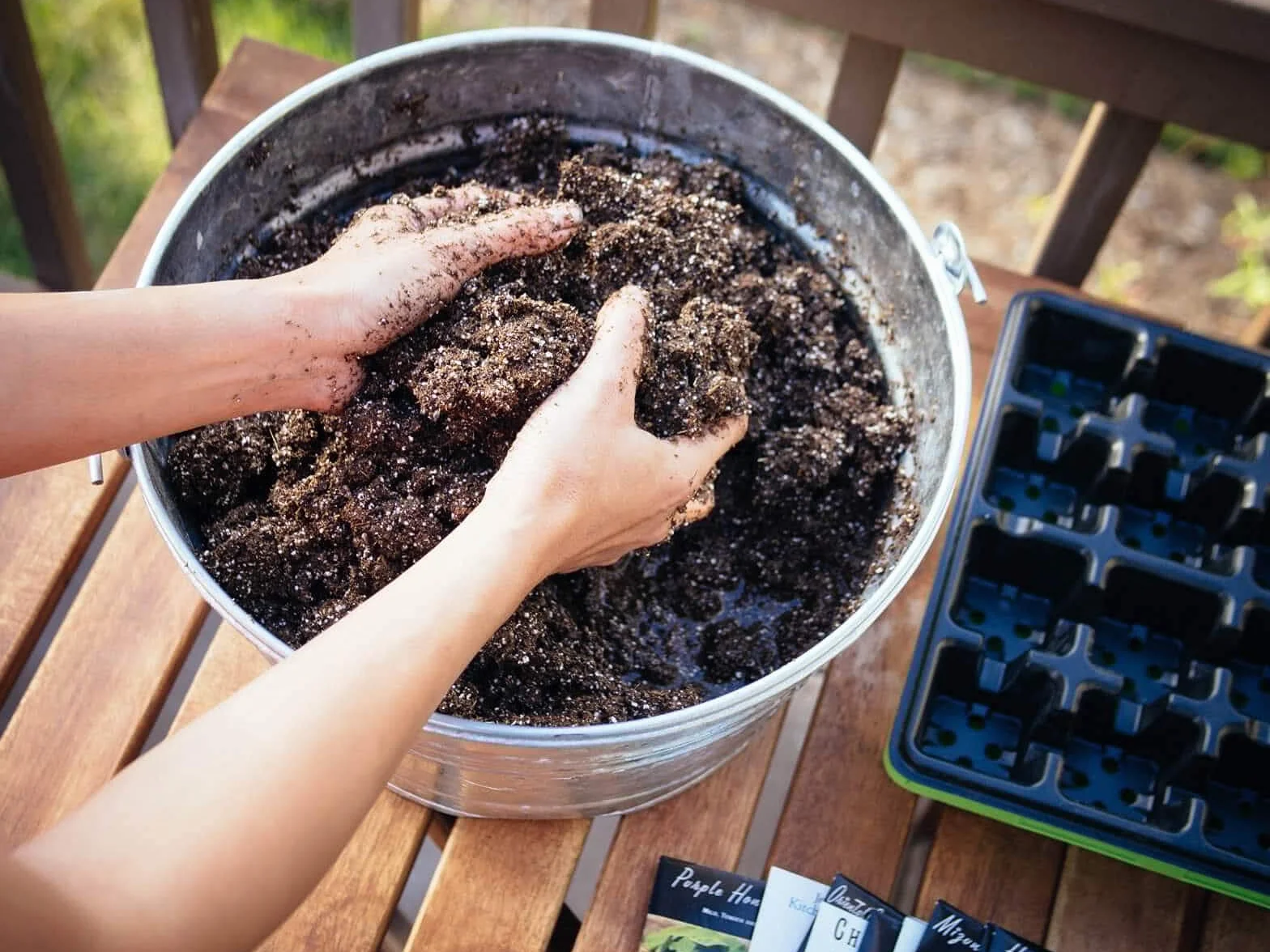 BIOVITA Do wysiewu z włóknami kokosowymi, 5 l, wieloskładnikowa ziemia do roślin, gotowa do użycia, ziemia pochodzenia naturalnego
