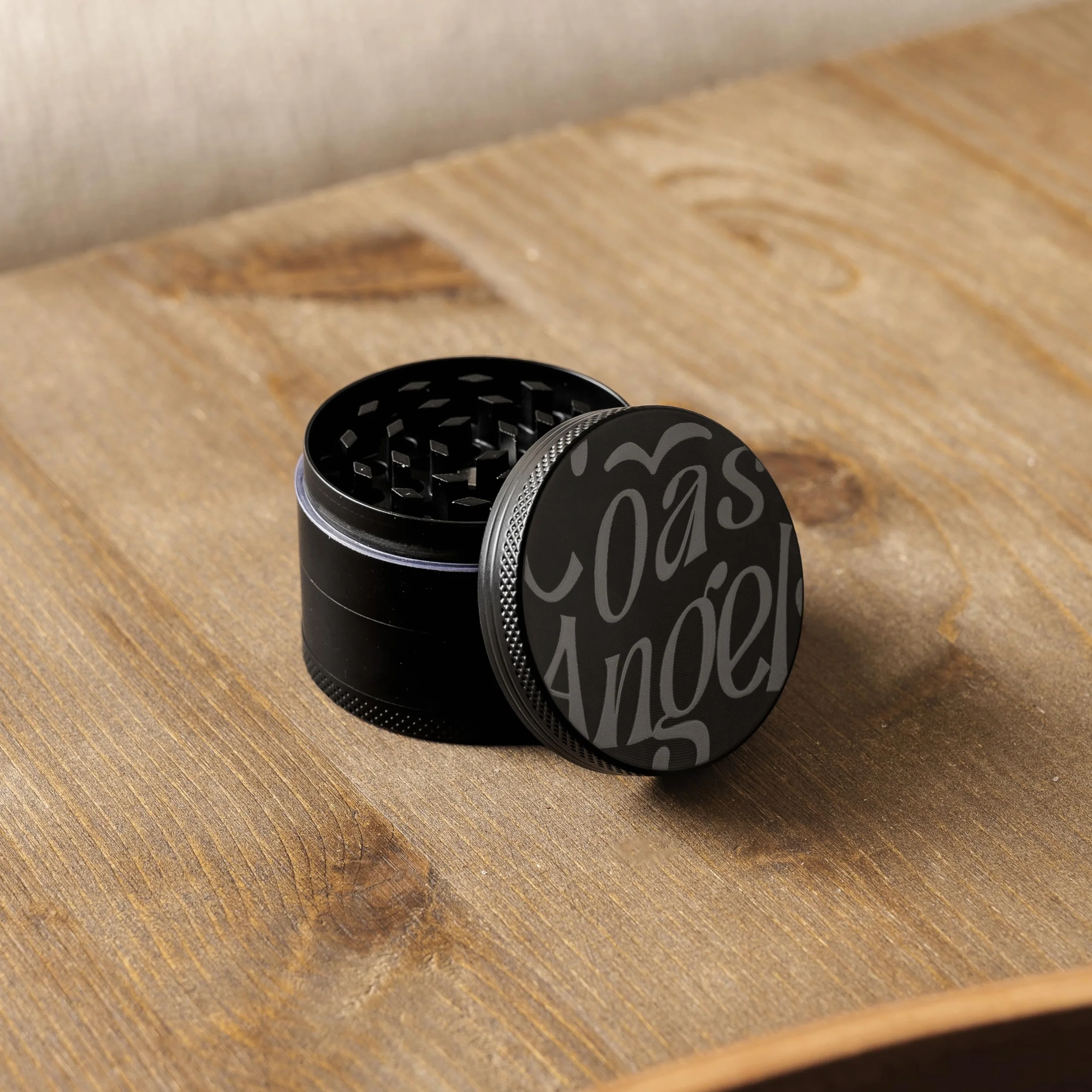 Grinder do ziół 48 mm metalowy czarny 4-częściowy