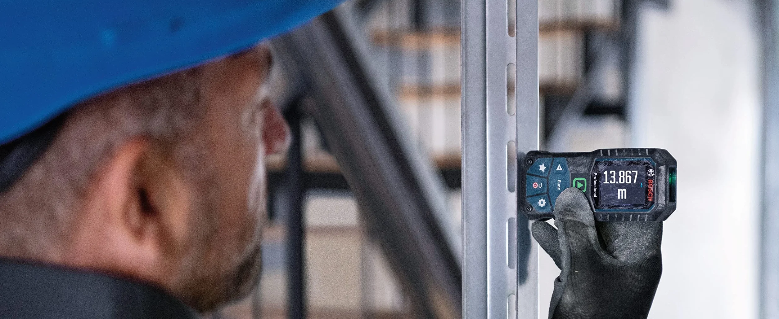 Bosch Professional Dalmierz laserowy GLM 50-23 G (zielona wiązka, czujnik nachylenia, zasięg: do 50 m, wytrzymałość, IP65, dokładność ±1,5 mm*, 2 baterie AA, opaska na rękę, pokrowiec)