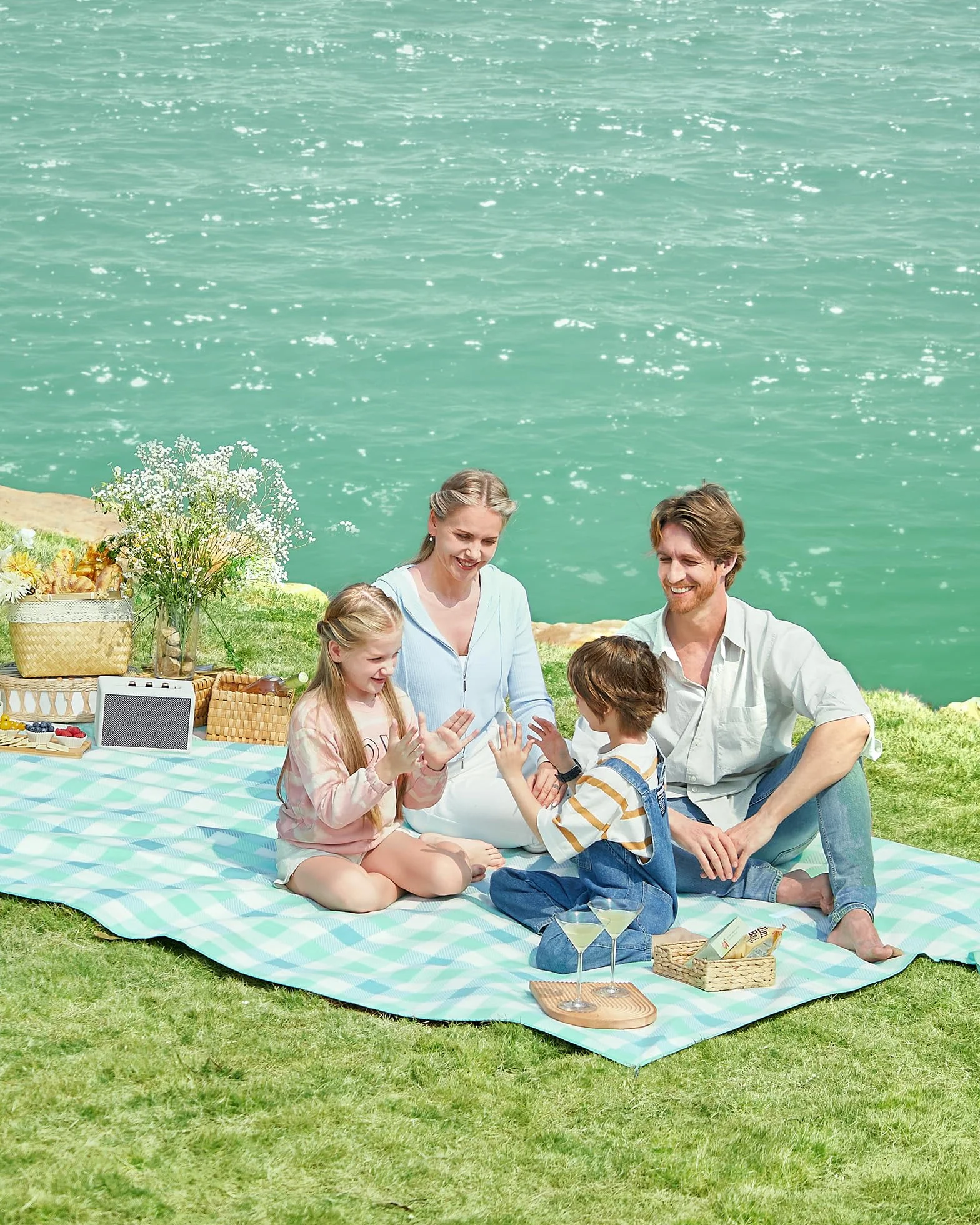 SONGMICS Koc piknikowy 300x200cm z 4 kotwami gruntowymi Duży koc kempingowy Park Garden Beach Wodoodporny Składany Zielony Biały GCM012W03