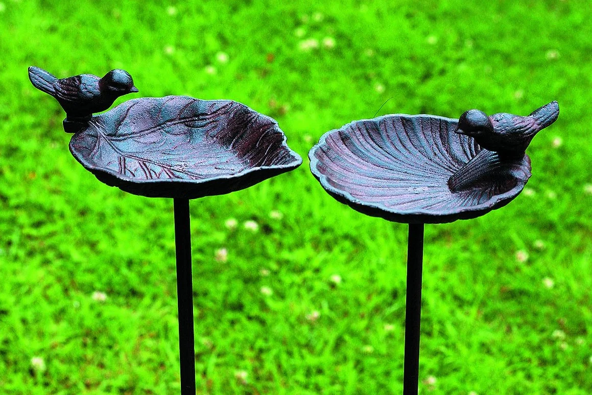 Boltze Karla poidło dla ptaków, 1 sztuka, 2-krotnie sortowane, 20 cm x 14 cm x 98 cm, żeliwo, odporne na rdzę, do karmienia ptaków, drążek ogrodowy