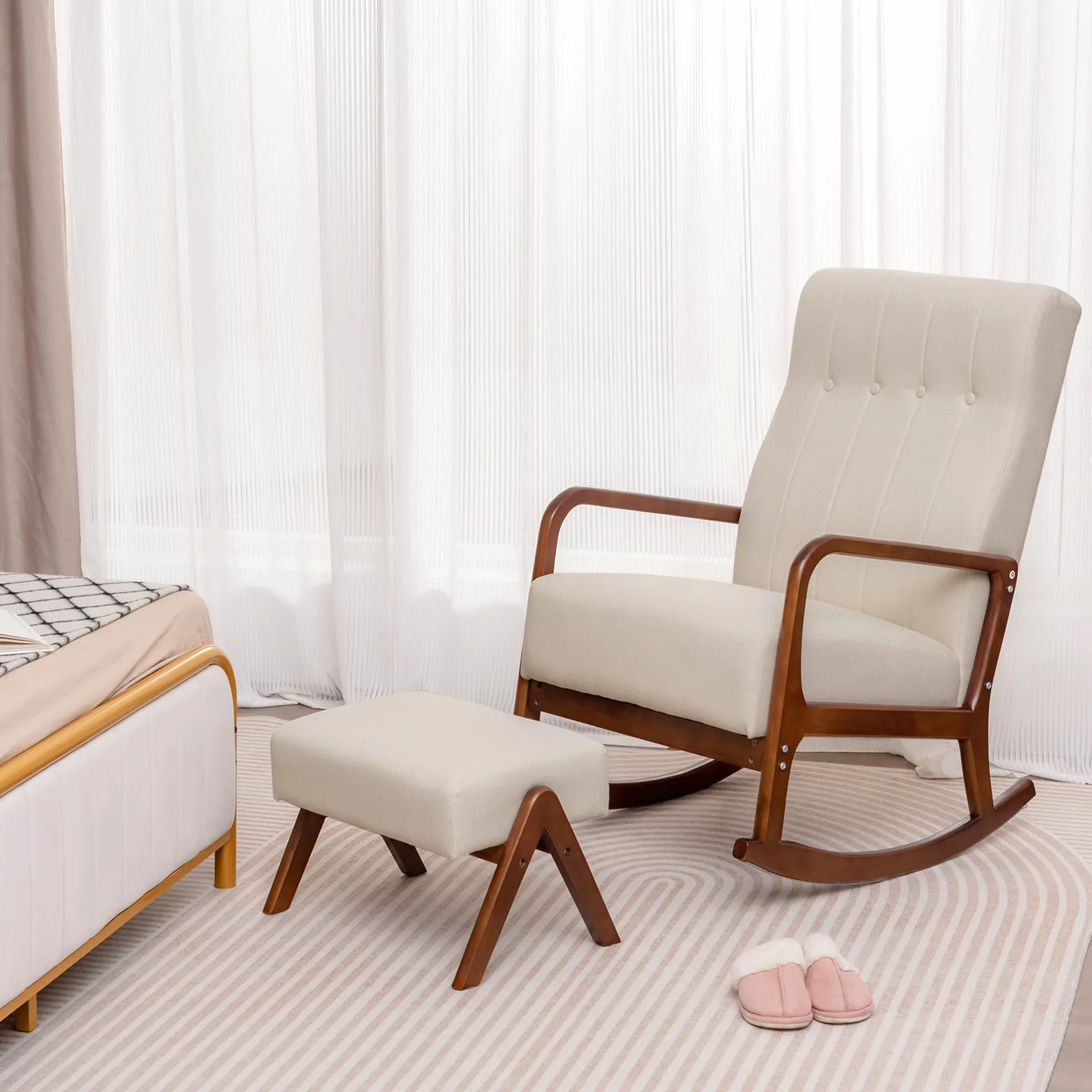 COSTWAY Fotel bujany z taboretem, tapicerowany, fotel bujany, do 150 kg, krzesło relaksacyjne z podłokietnikami i masywną ramą drewnianą, fotel relaksacyjny do sypialni, salonu, 65 x 97 x 104 cm