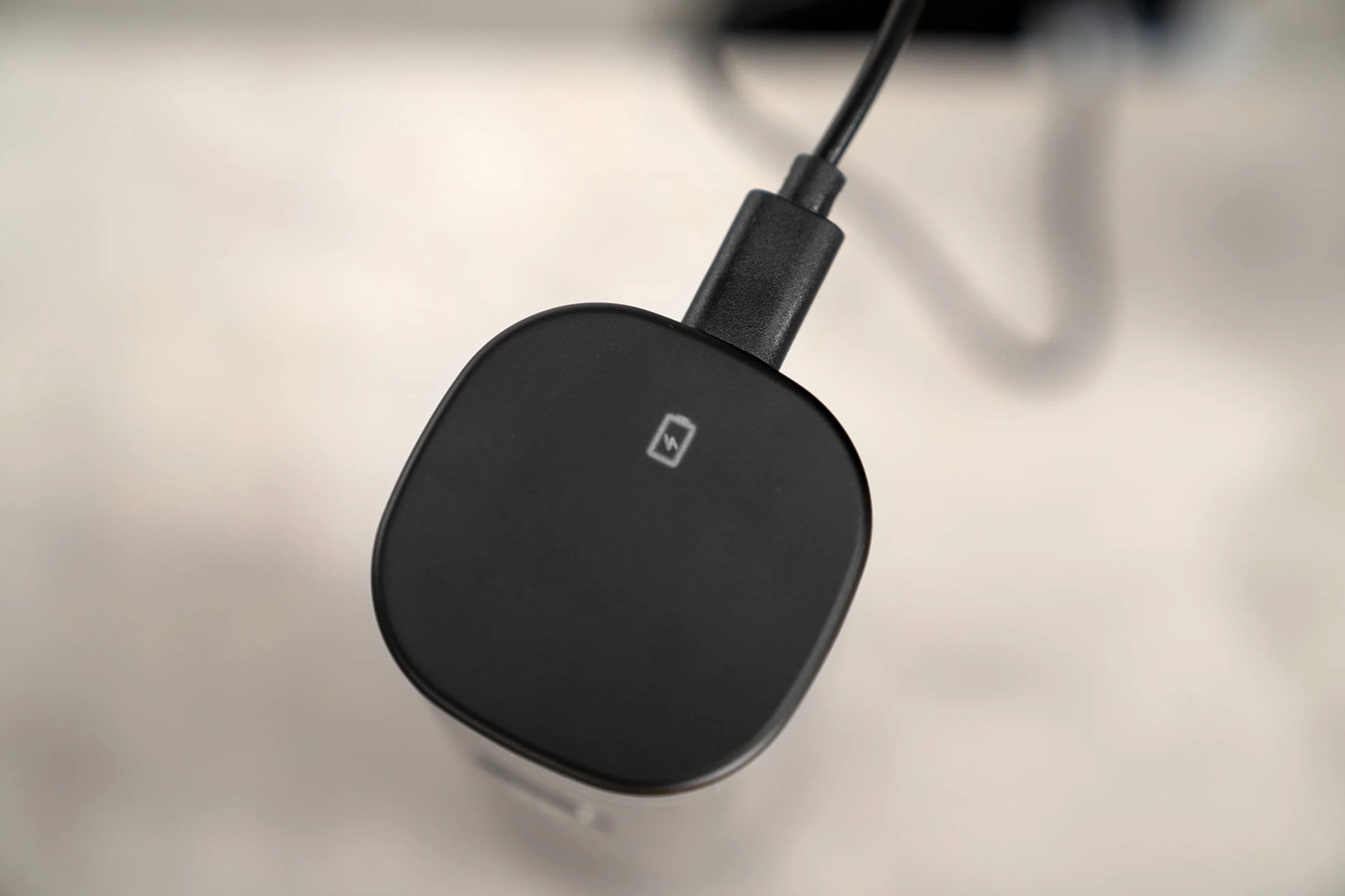 ZWILLING ENFINIGY elektryczny młynek do soli i pieprzu ceramiczny LED USB 2-częściowy zestaw czarny biały