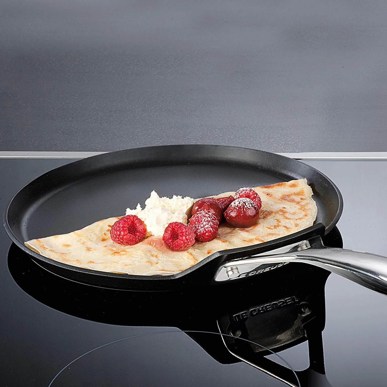 Le Creuset Wzmocniona nieprzywierająca patelnia do krepy 28 cm