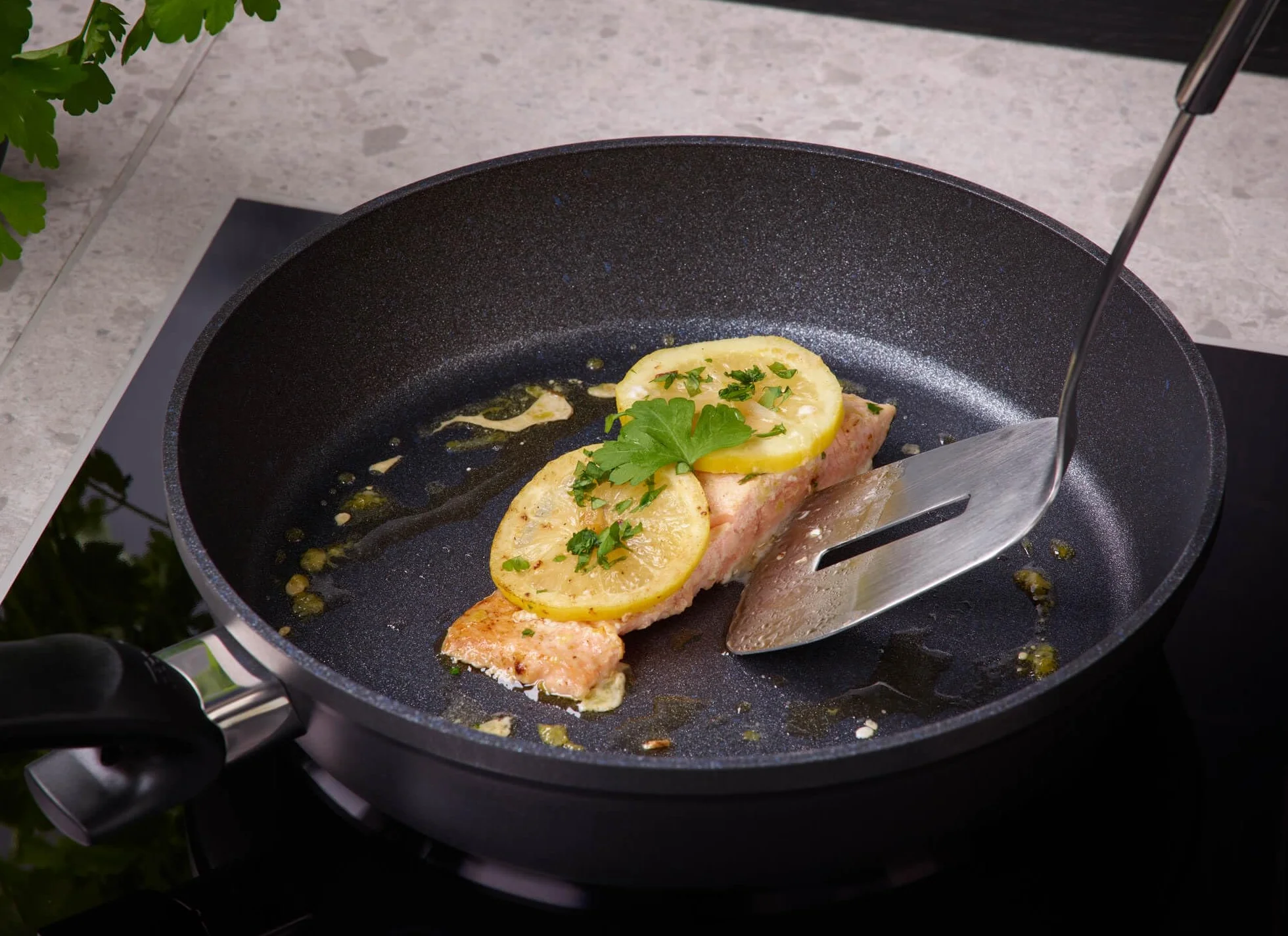 Fissler Adamant Classic patelnia aluminiowa (Ø 24 cm), odporna na zarysowania, nieprzywierająca, indukcyjna, czarna