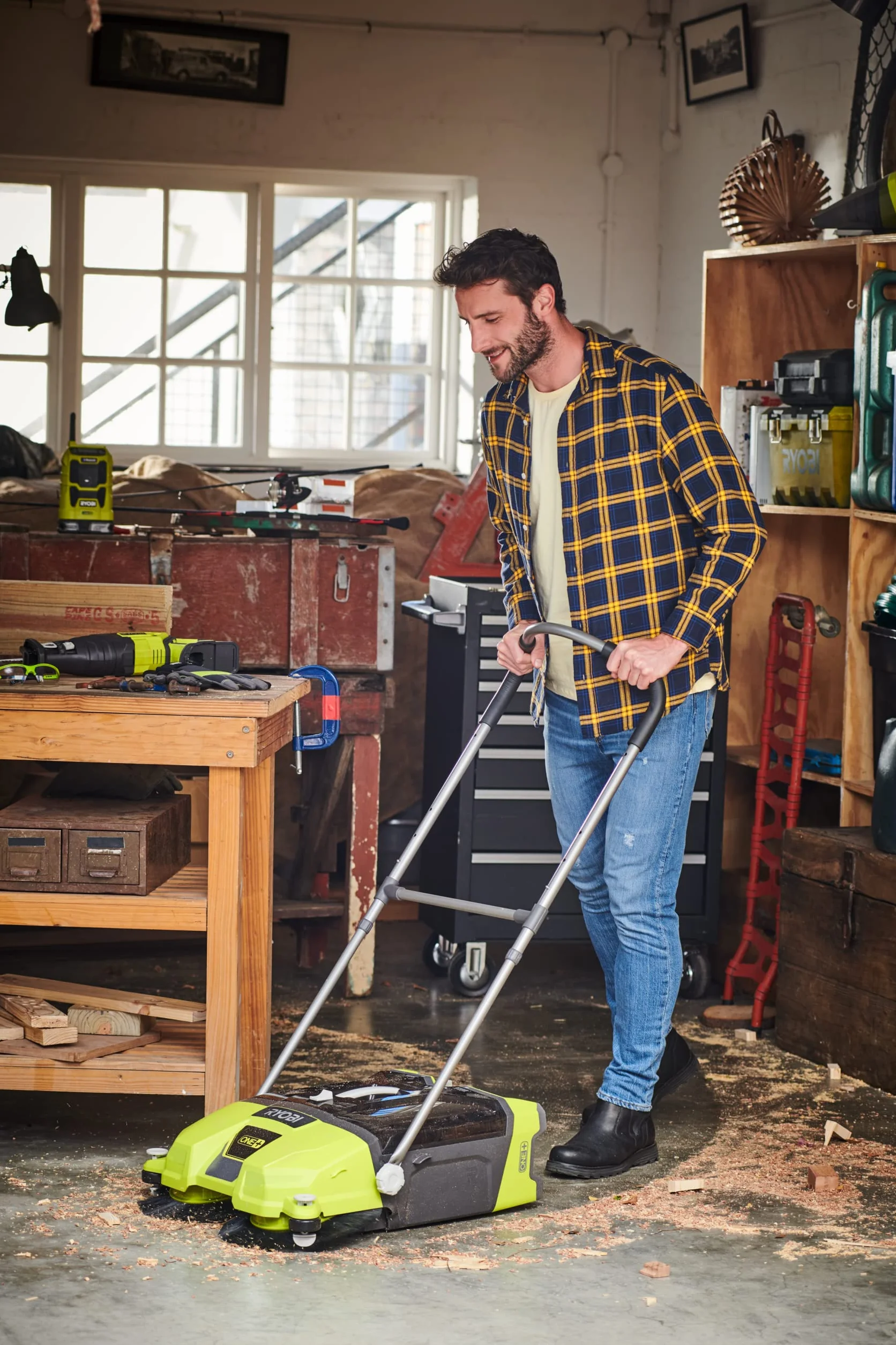 Ryobi Zamiatarka 18V, 53 cm Szerokości, 17L Zbiornik, Włącznik Nożny, Wersja bez Akumulatora i Ładowarki