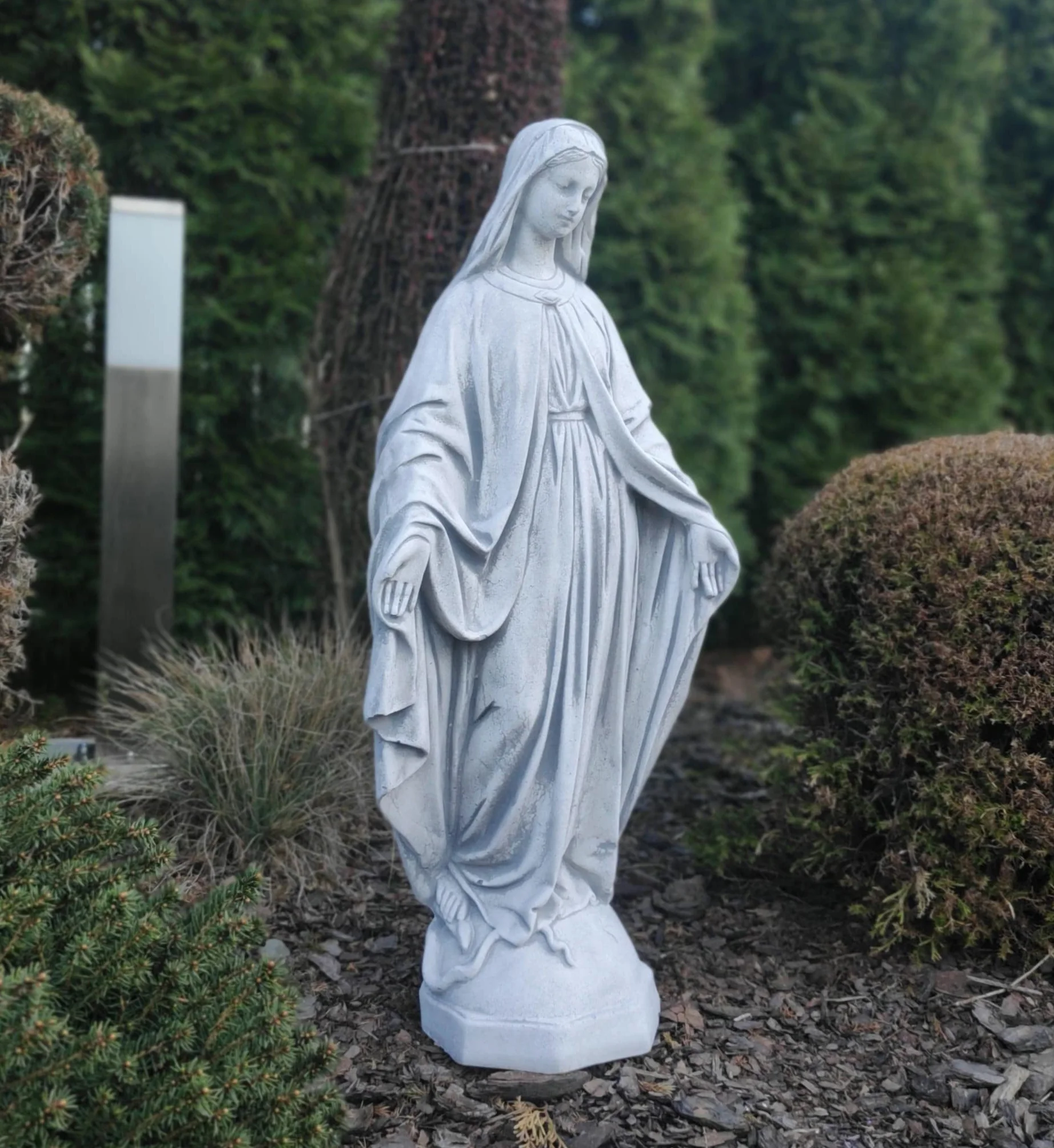 Green Lane Garden Figurka Maryi Panny, rzeźba, zewnętrzna lub wewnętrzna, przypominająca kamień, posąg religijny, biała, szara, jeden rozmiar, 680