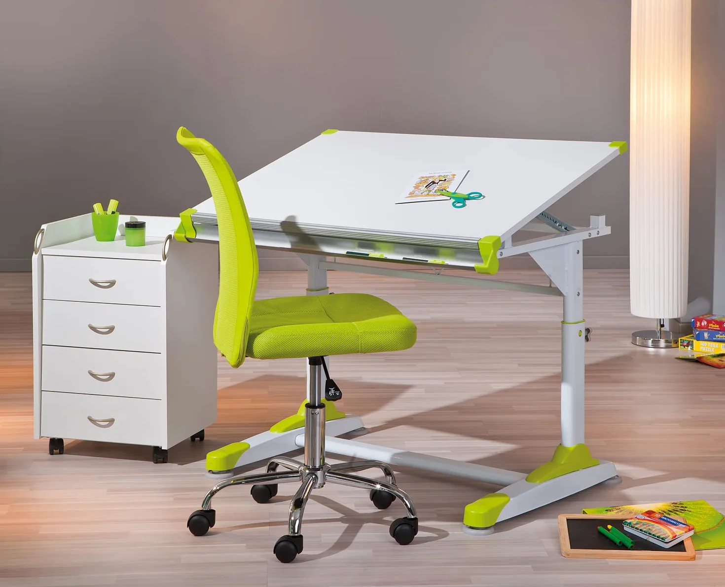 Inter Link - Krzesło do biurka dla dzieci - Ergonomiczne krzesło obrotowe - Regulowana wysokość - Chromowana metalowa podstawa - Oddychający pokrowiec z siatki - Obrót 360° - Zielony - Bonnie