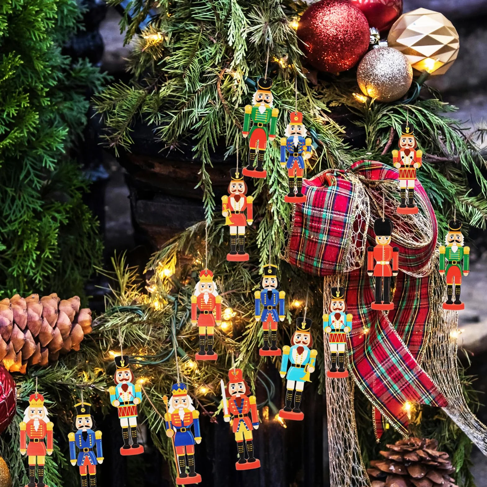 36kawałki Sztuk Figurki Huśtawki Do Choinki Nutcracker Drewniane Dekoracje Świąteczne Ornaments Boże Narodzenie Wyjątkowy Do Uświetnienia Świątecznej Atmosfery