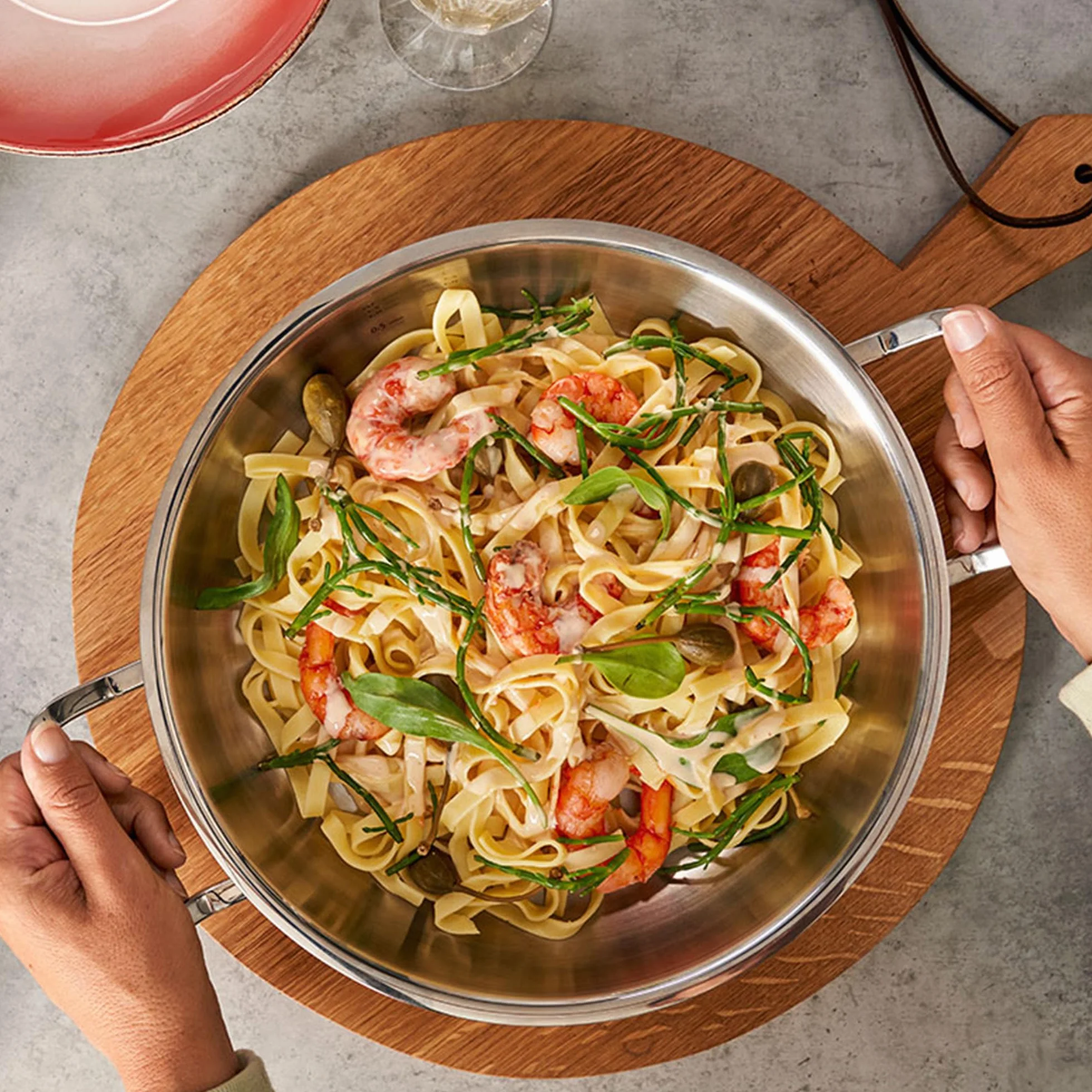 Fissler Original Profi Collection/patelnia do serwowania ze stali nierdzewnej okrągła (2 l, Ø 24 cm) powierzchnia do smażenia, skala wewnętrzna – indukcyjna