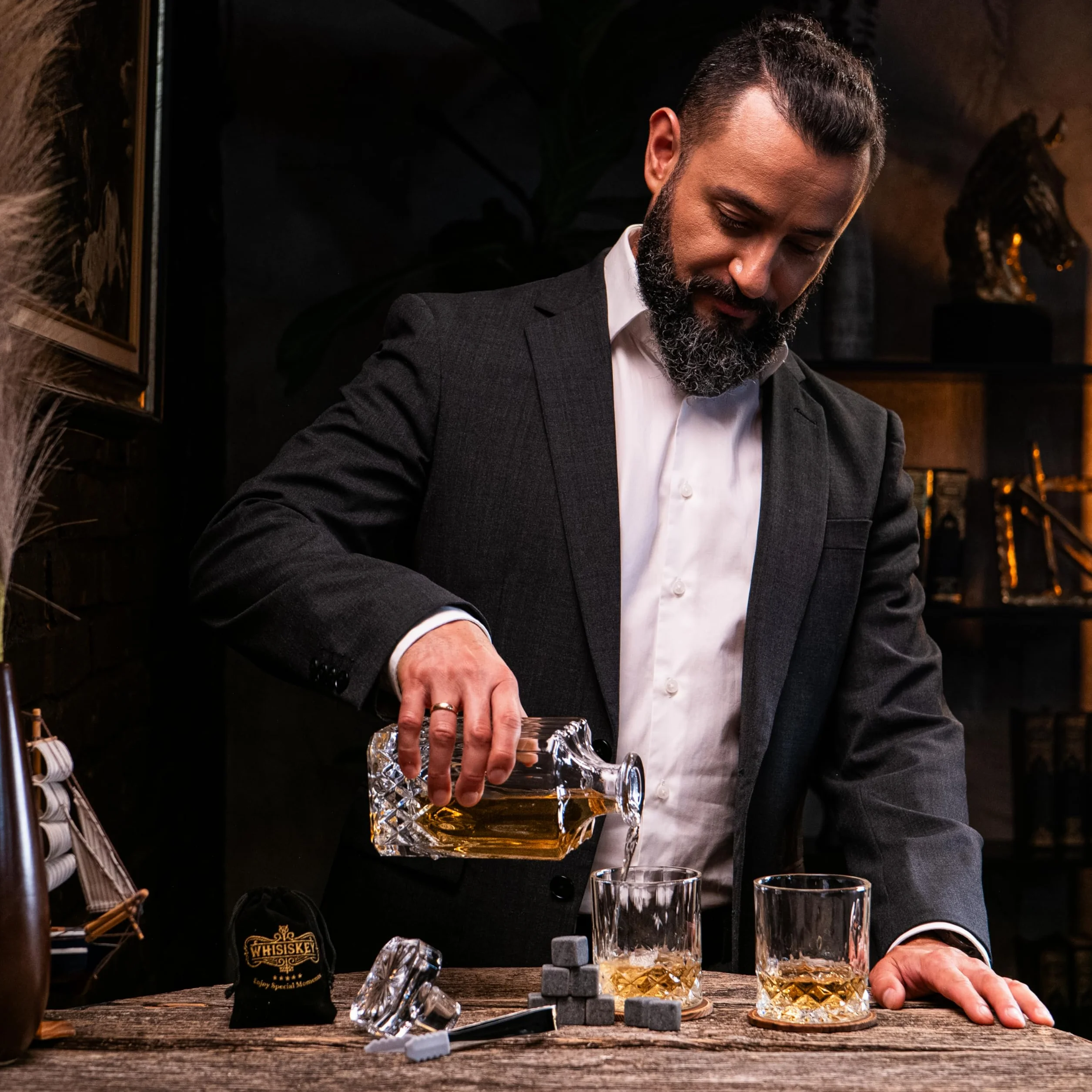 WHISISKEY Zestaw Karafka do Whisky 700ML 4 Szklanki 8 Kamienie Prezentowy