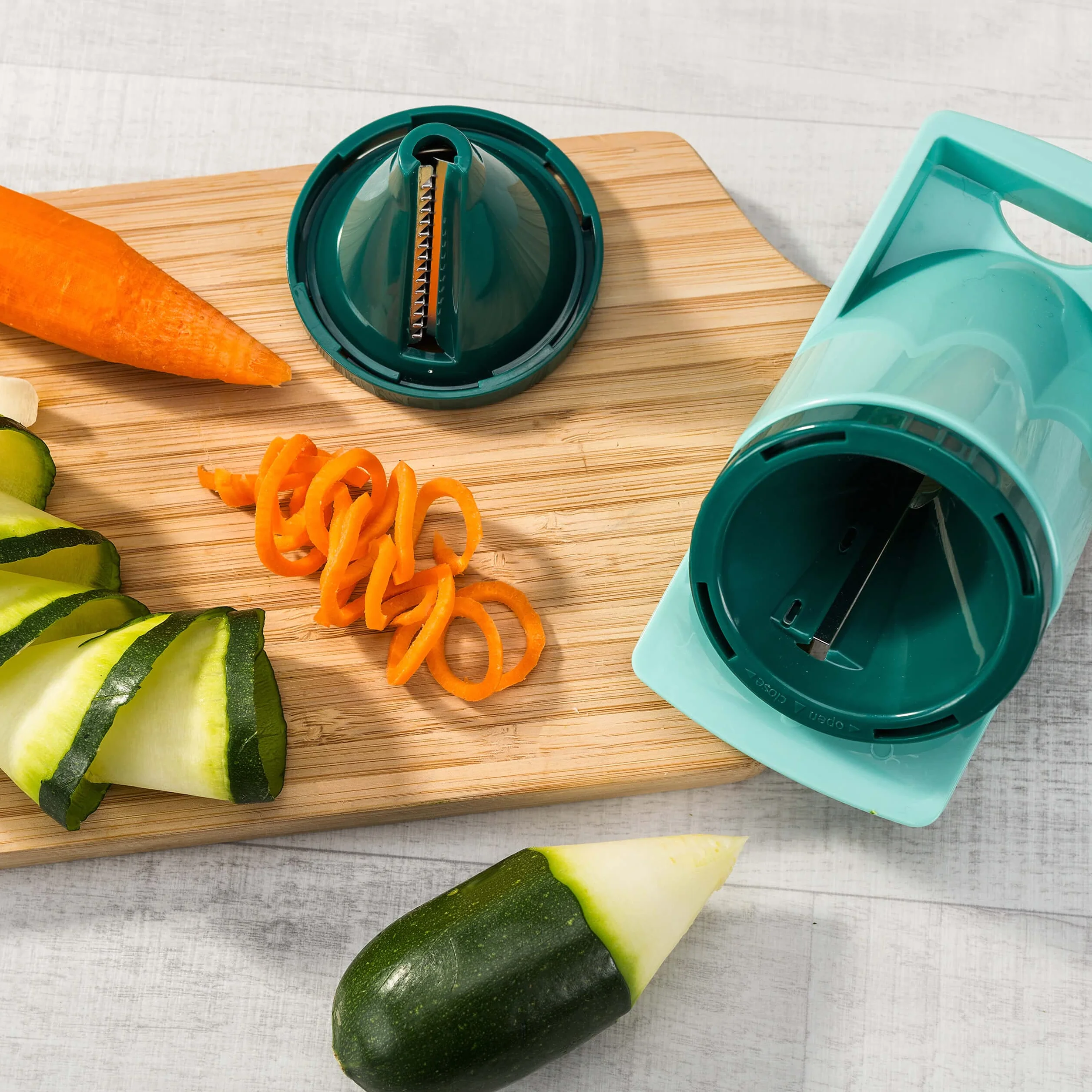 Genius Nicer Dicer Fusion Smart 12-częściowy zestaw do krojenia warzyw z pojemnikiem na ścinki, wkładką nożową XXL i spiralną Julietti