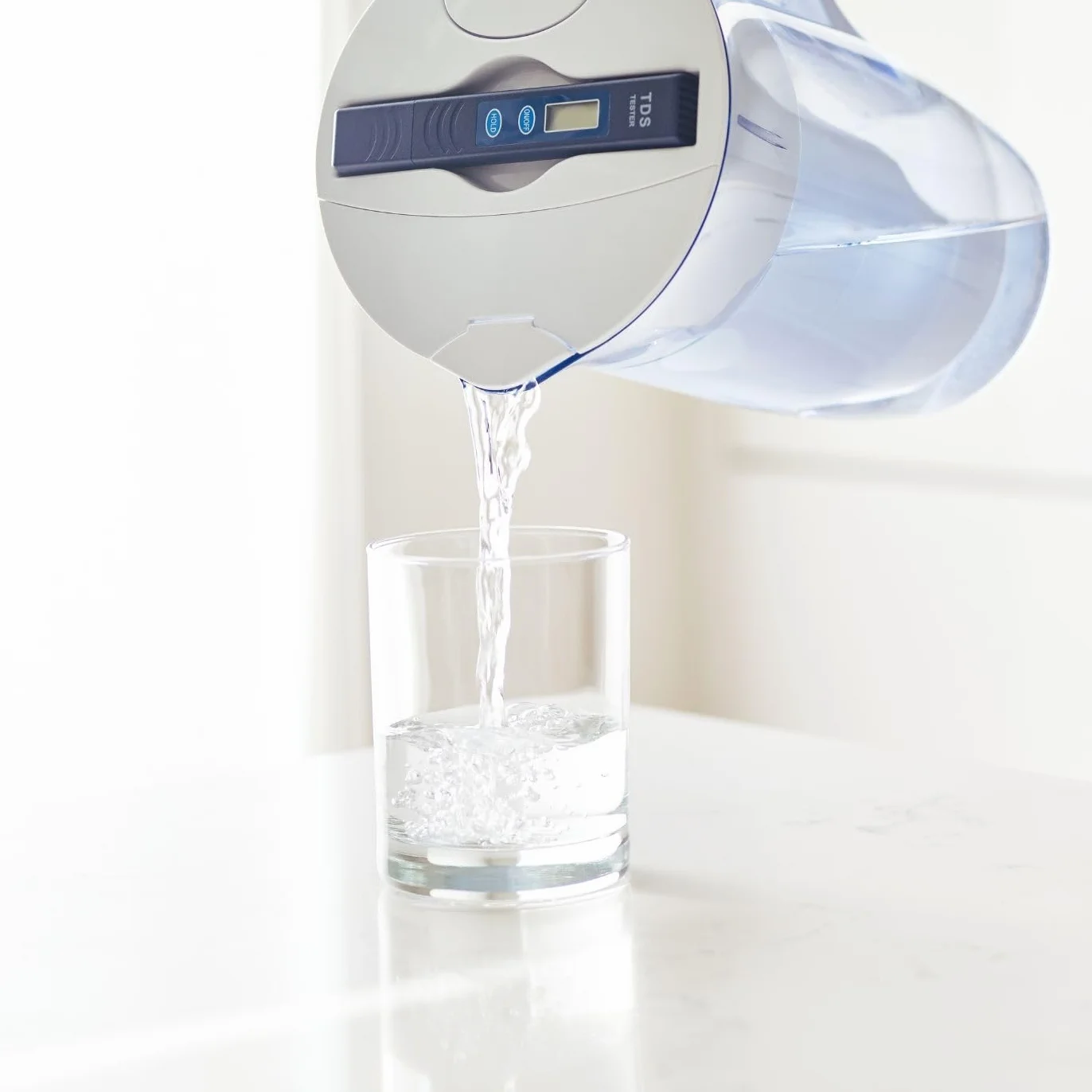 ZeroWater Zestaw filtrów do wody 2,4 l okrągły dzbanek 3 wkłady filtrujące miernik jakości wody BPA NSF